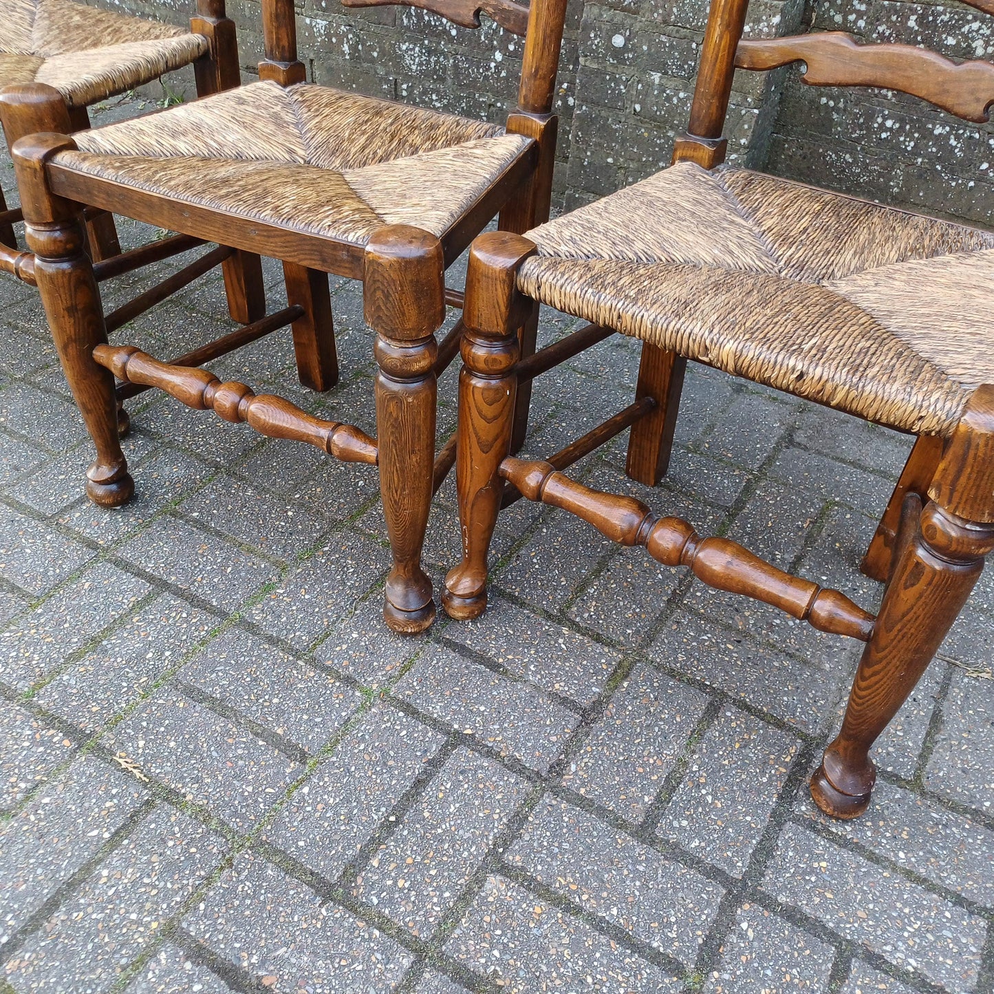 Set of 4 Vintage Elm Ladder Back Rush Seated Chairs Country Farmhouse Style FREE HAND Delivery