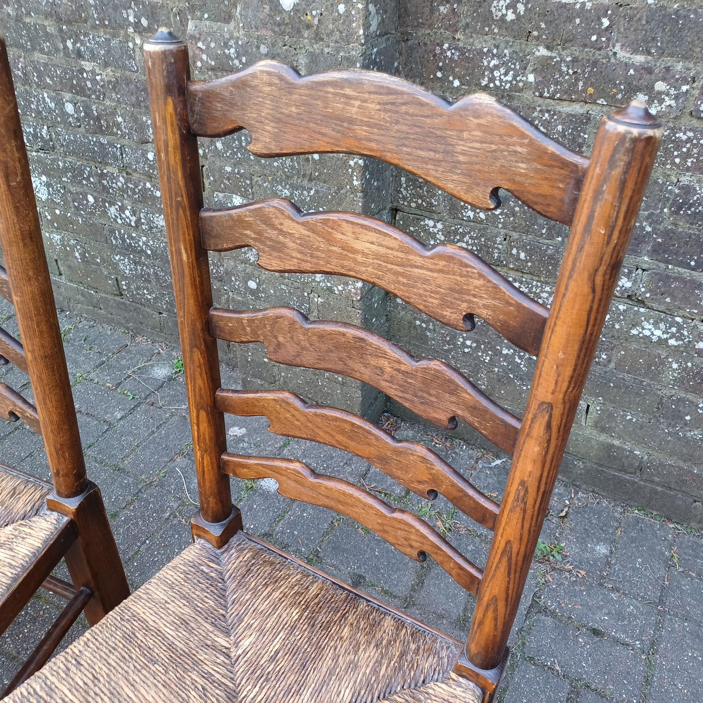 Set of 4 Vintage Elm Ladder Back Rush Seated Chairs Country Farmhouse Style FREE HAND Delivery