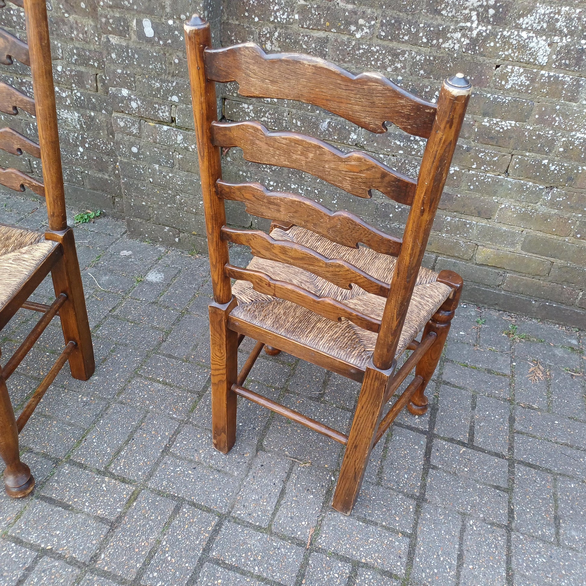 Set of 4 Vintage Elm Ladder Back Rush Seated Chairs Country Farmhouse Style FREE HAND Delivery