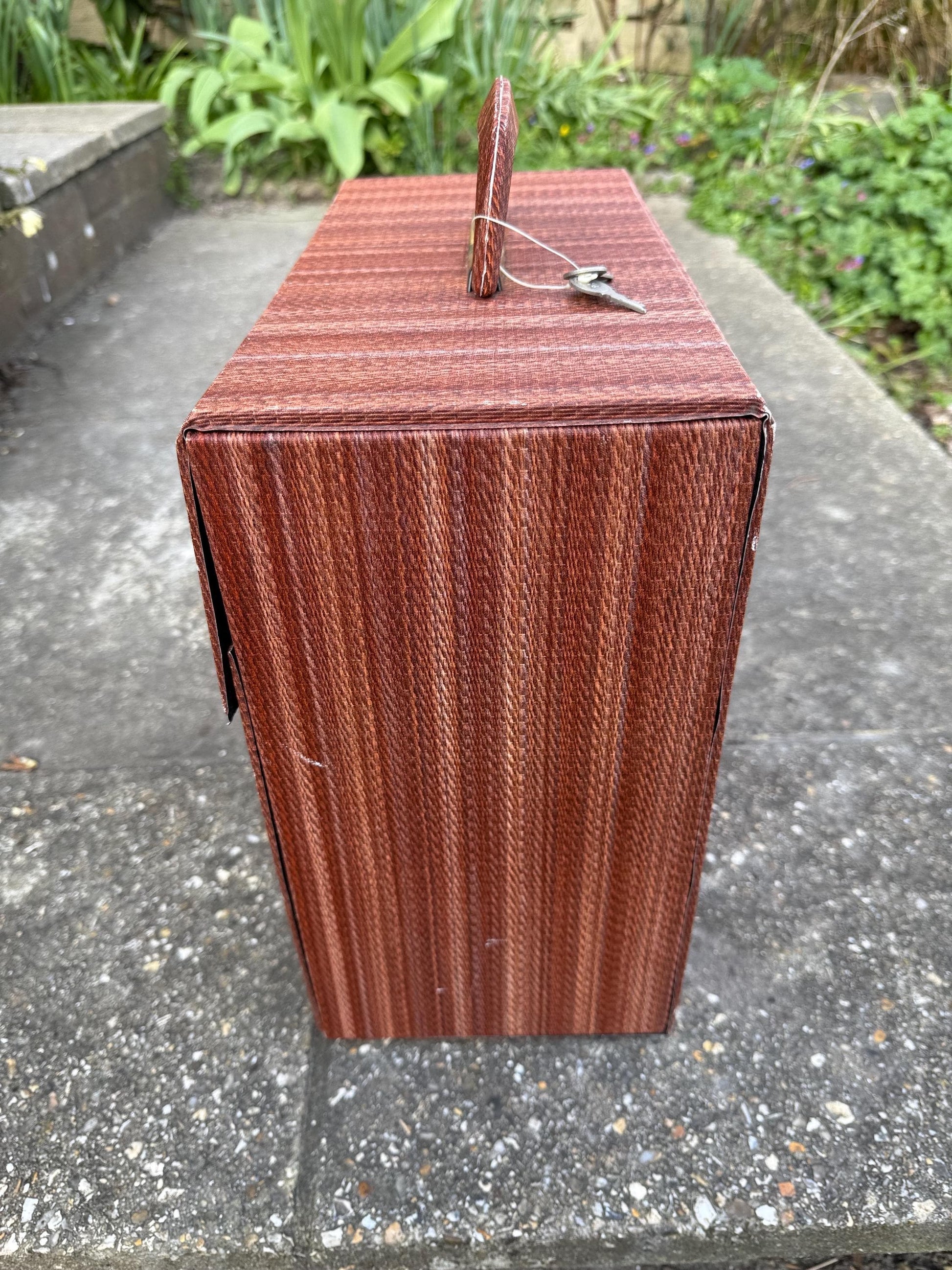 Authentic Retro Vinyl LP Record Storage Case, LP Storage Box, lockable with keys - faux material plastic case - 1960s 1970s vintage cast