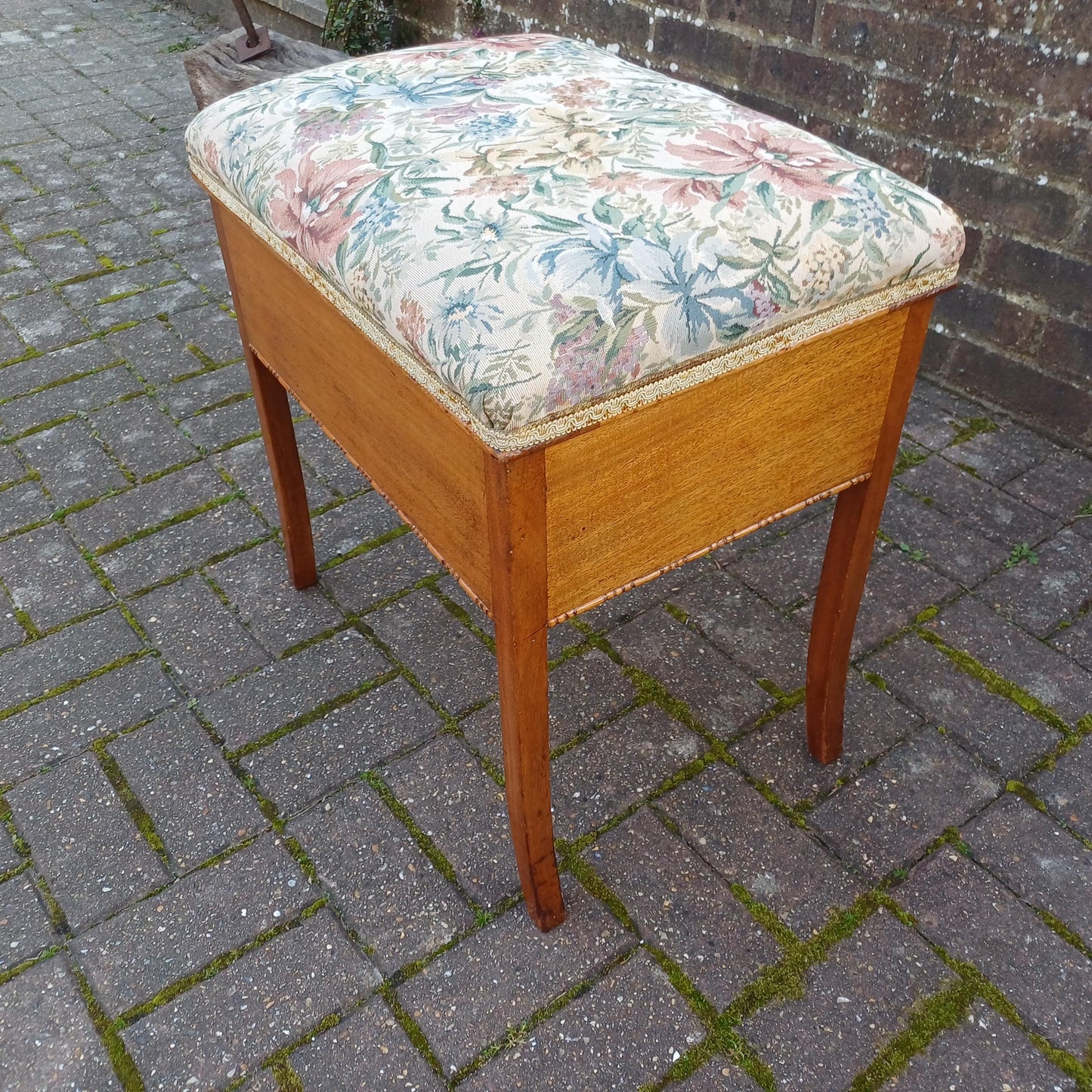 Vintage Tapestry Flower Upholstered Piano Stool Mahogany Internal Storage Bench with Queen Anne Legs