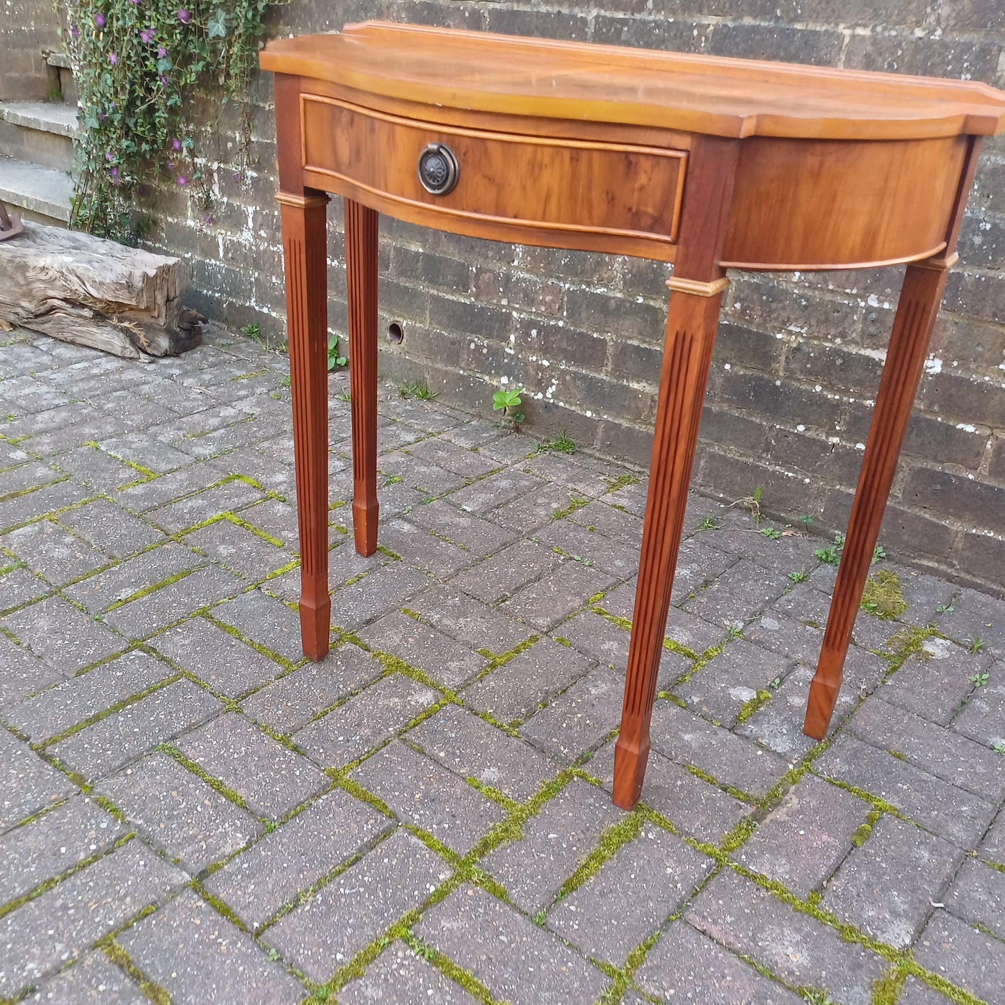 Vintage Burr Yew Wood Bow Front Console Side Dressing Table – Elegant Mid-Late Century Reproduction. FREE HAND Delivery