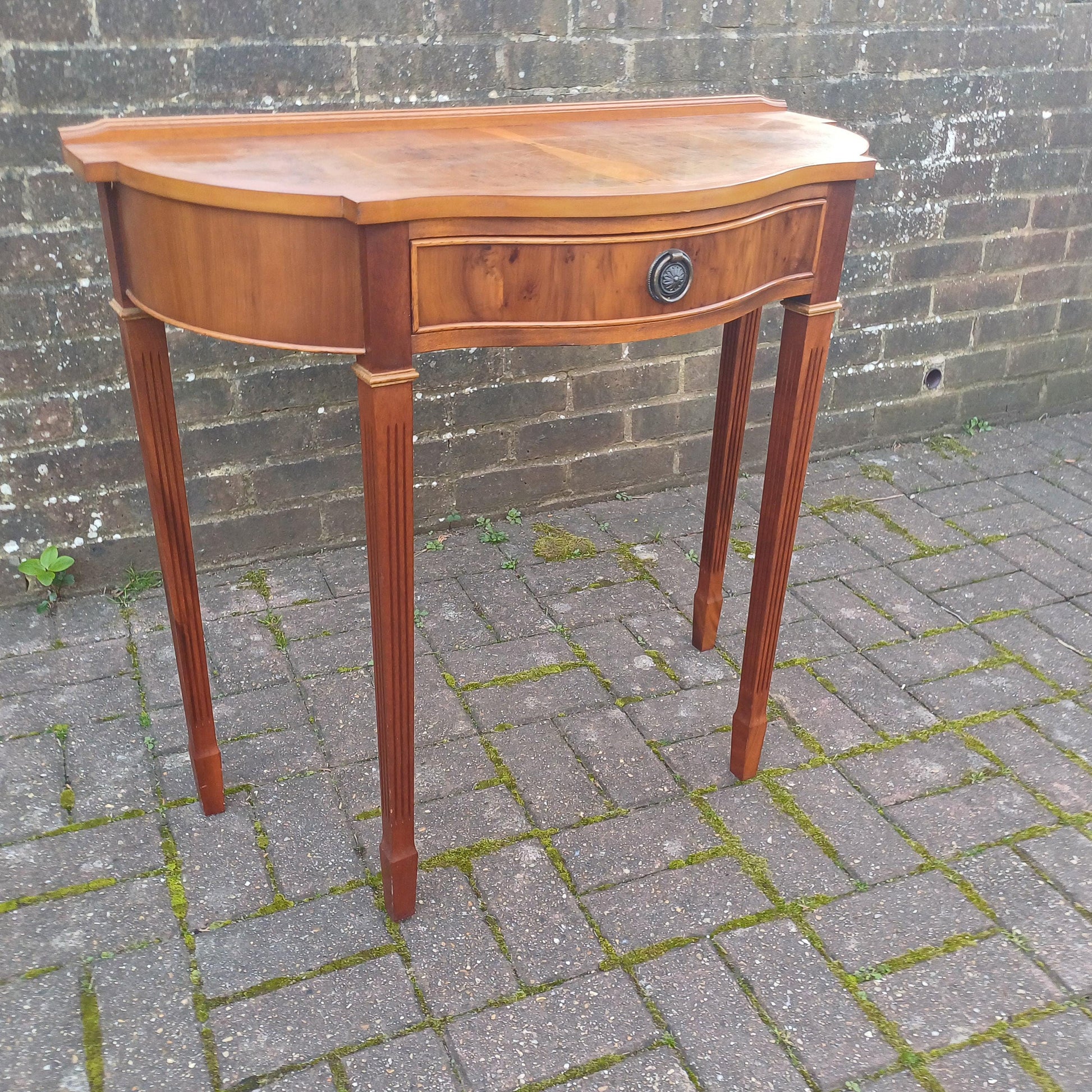 Vintage Burr Yew Wood Bow Front Console Side Dressing Table – Elegant Mid-Late Century Reproduction. FREE HAND Delivery