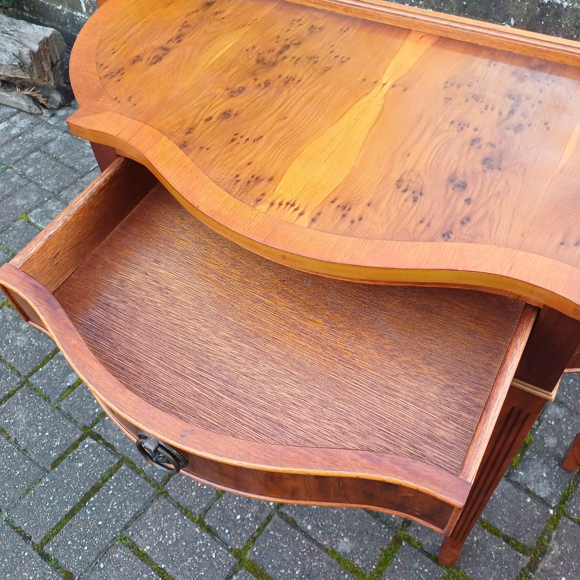 Vintage Burr Yew Wood Bow Front Console Side Dressing Table – Elegant Mid-Late Century Reproduction. FREE HAND Delivery
