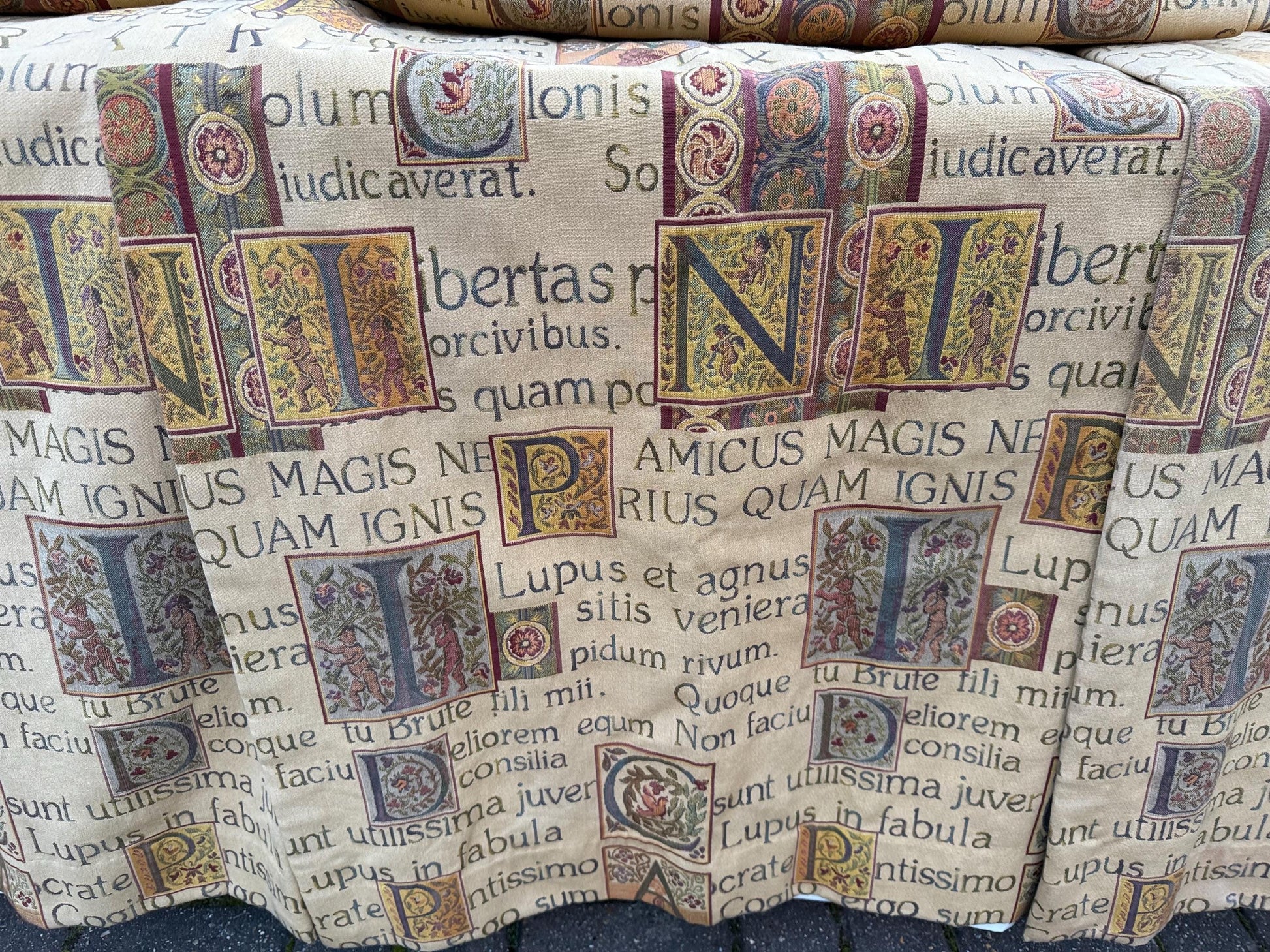 Superb vintage curtains (3 pairs, 6 drops) in quality Latin script fabric, lined and pencil pleats - 178cm drop, 125cm width per drop