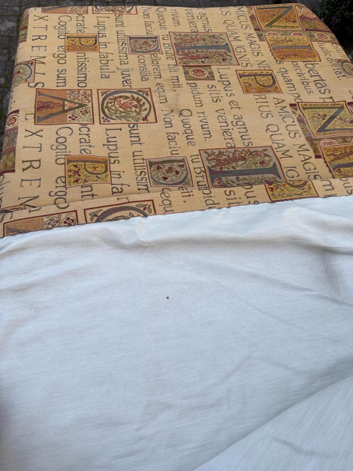 Superb vintage curtains (3 pairs, 6 drops) in quality Latin script fabric, lined and pencil pleats - 178cm drop, 125cm width per drop