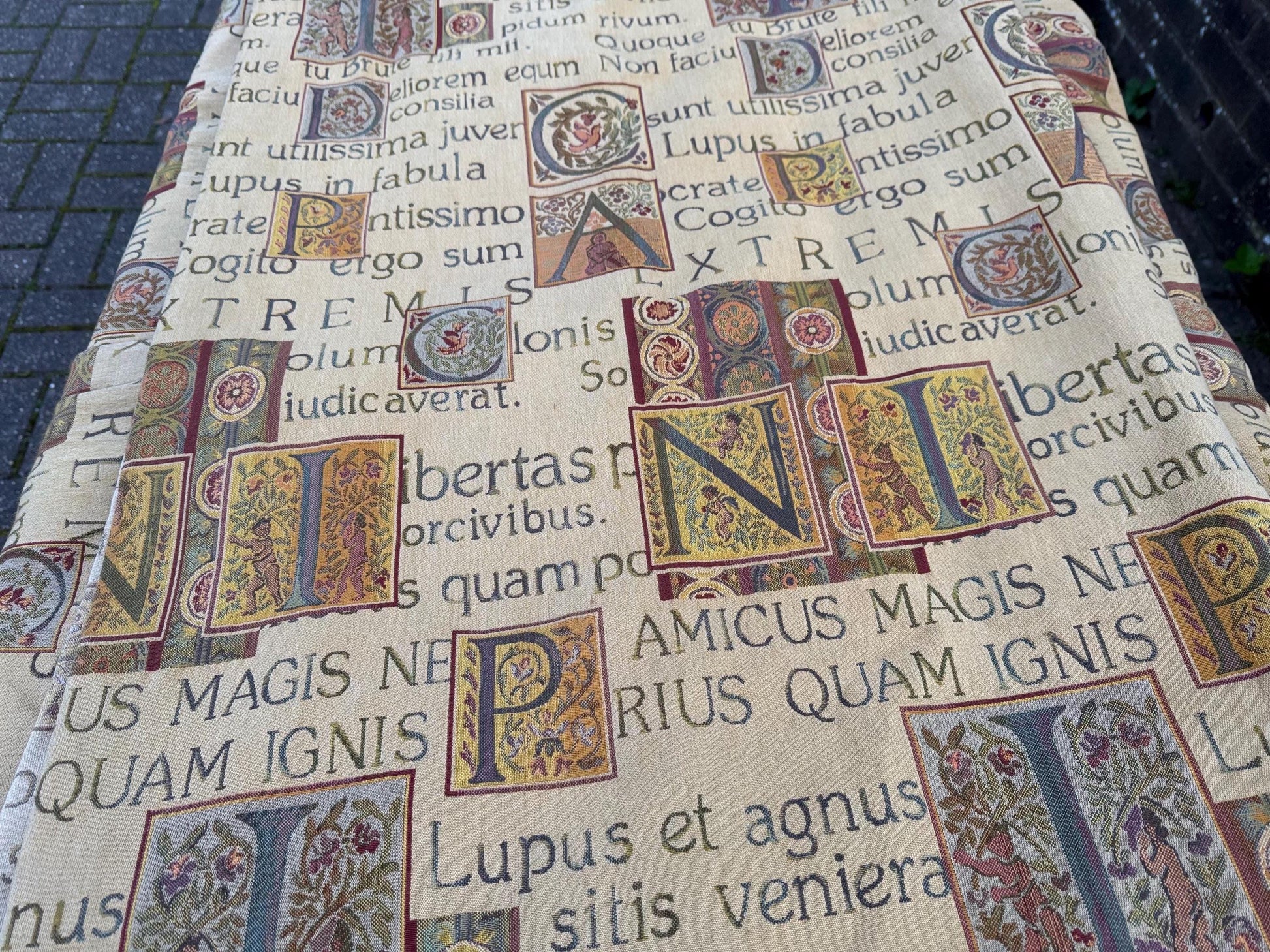 Superb vintage curtains (3 pairs, 6 drops) in quality Latin script fabric, lined and pencil pleats - 178cm drop, 125cm width per drop