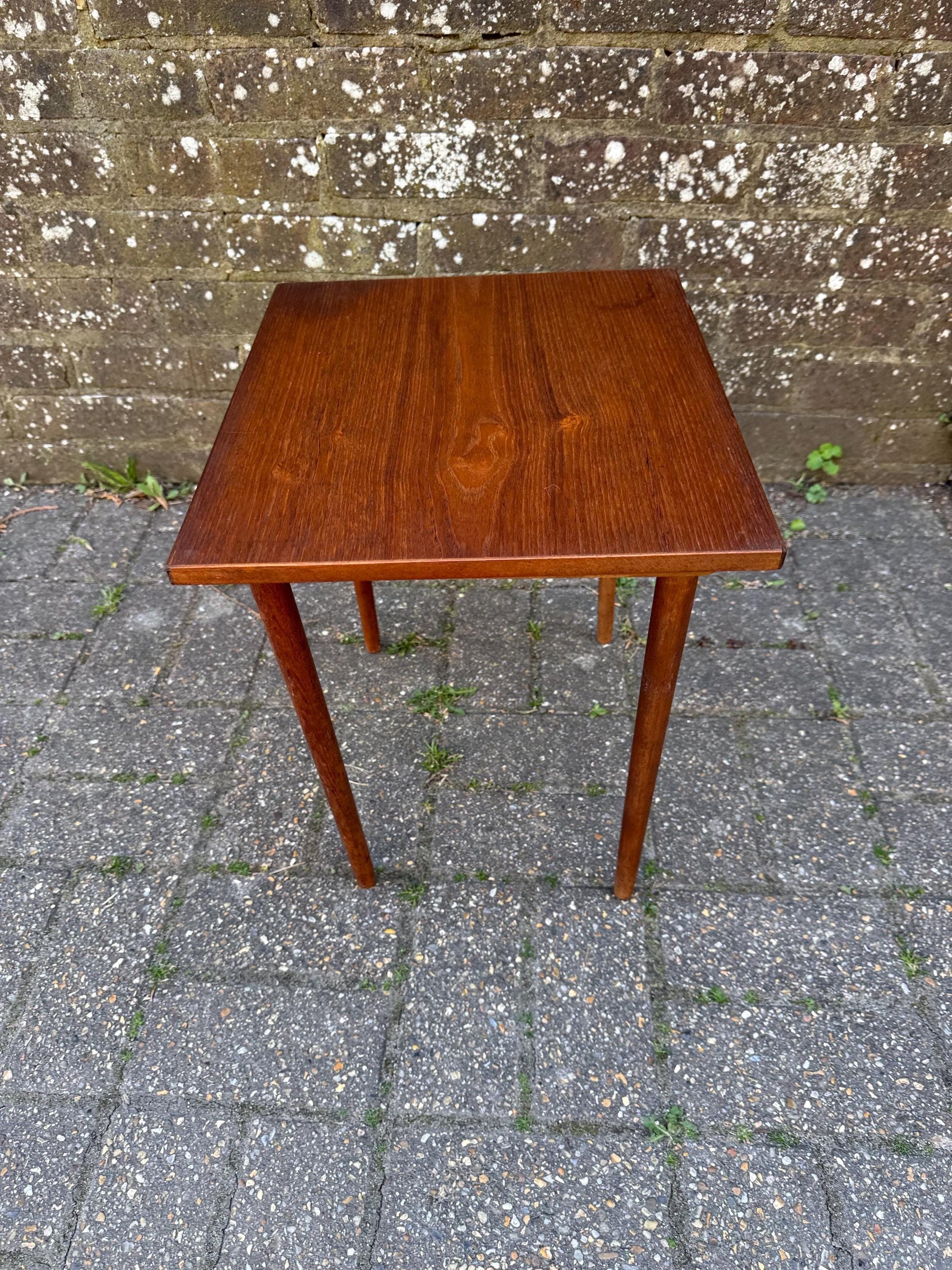 Small retro table - tapered legs, classic lines - plant stand, coffee table, lamp table, vintage retro table 38.5cm x 39cm x 34cm