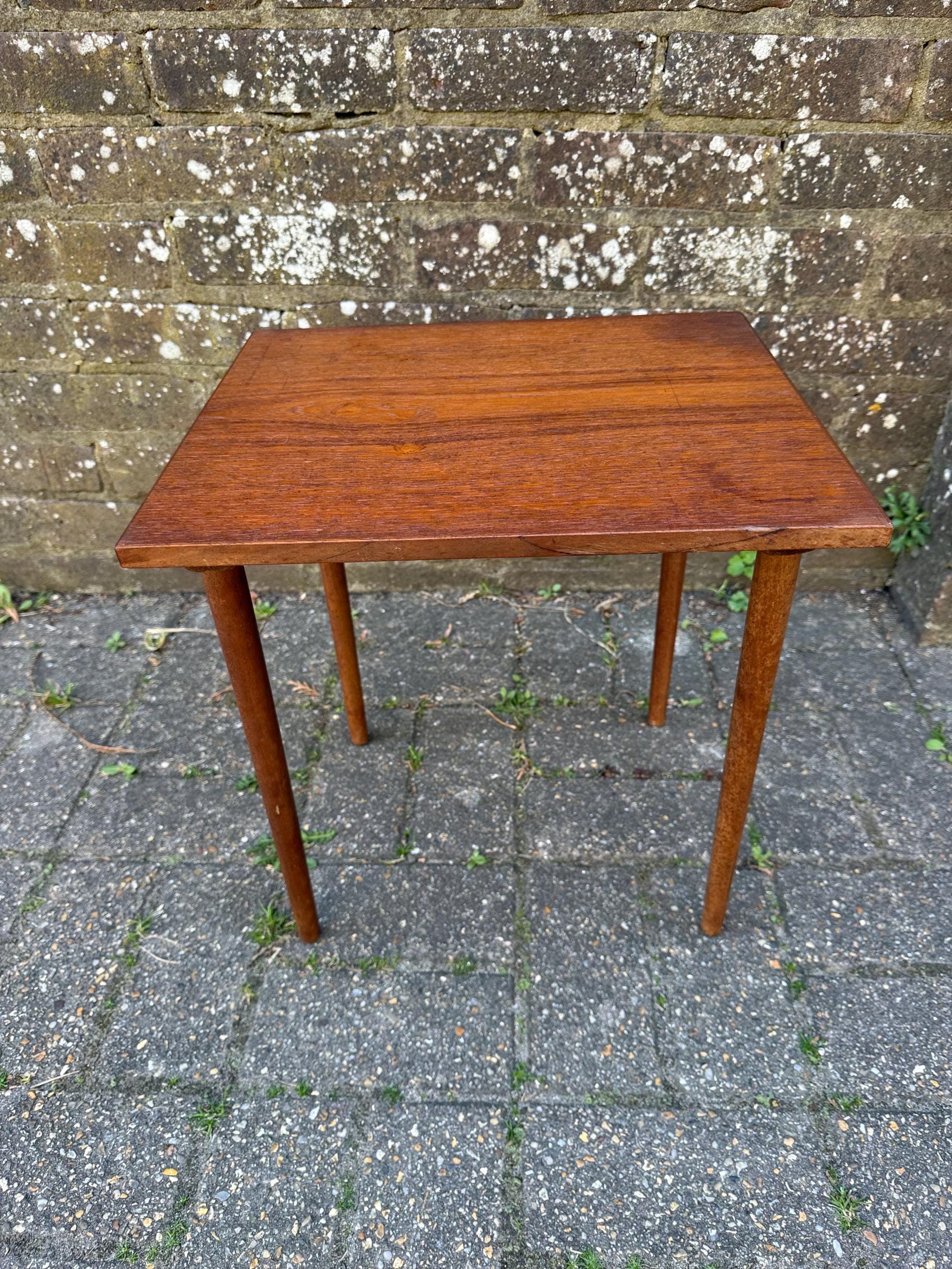 Small retro table - tapered legs, classic lines - plant stand, coffee table, lamp table, vintage retro table 38.5cm x 39cm x 34cm