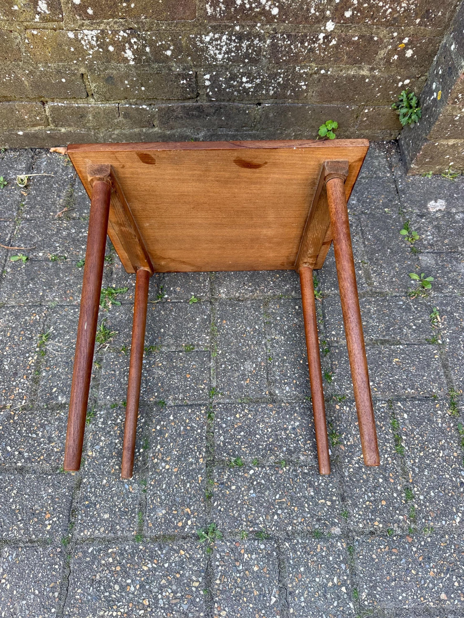 Small retro table - tapered legs, classic lines - plant stand, coffee table, lamp table, vintage retro table 38.5cm x 39cm x 34cm