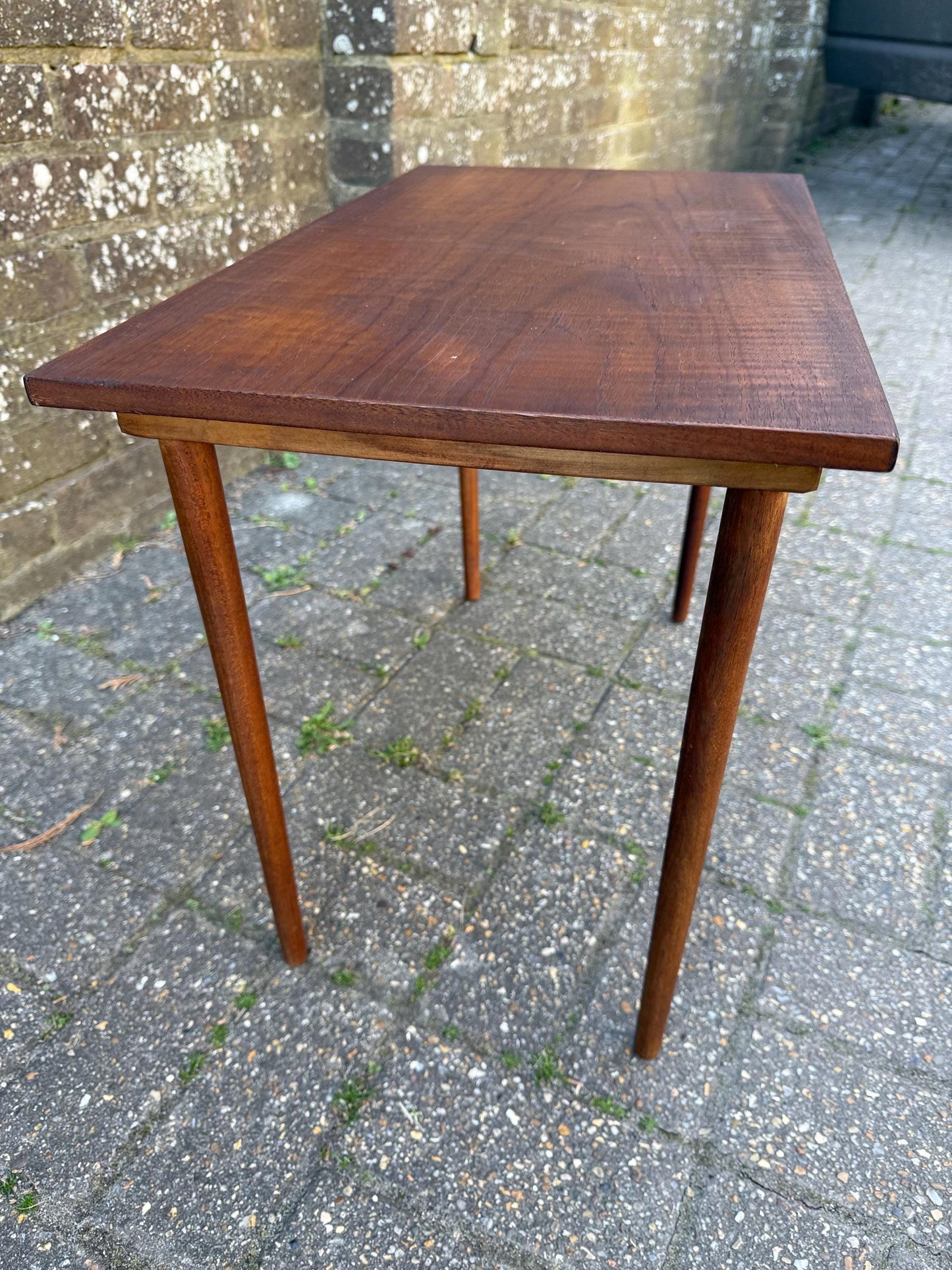 Vintage retro wooden table with tapered legs and lovely wooden surface; plant stand, lamp table, end table (59cm x 43cm x 34cm)