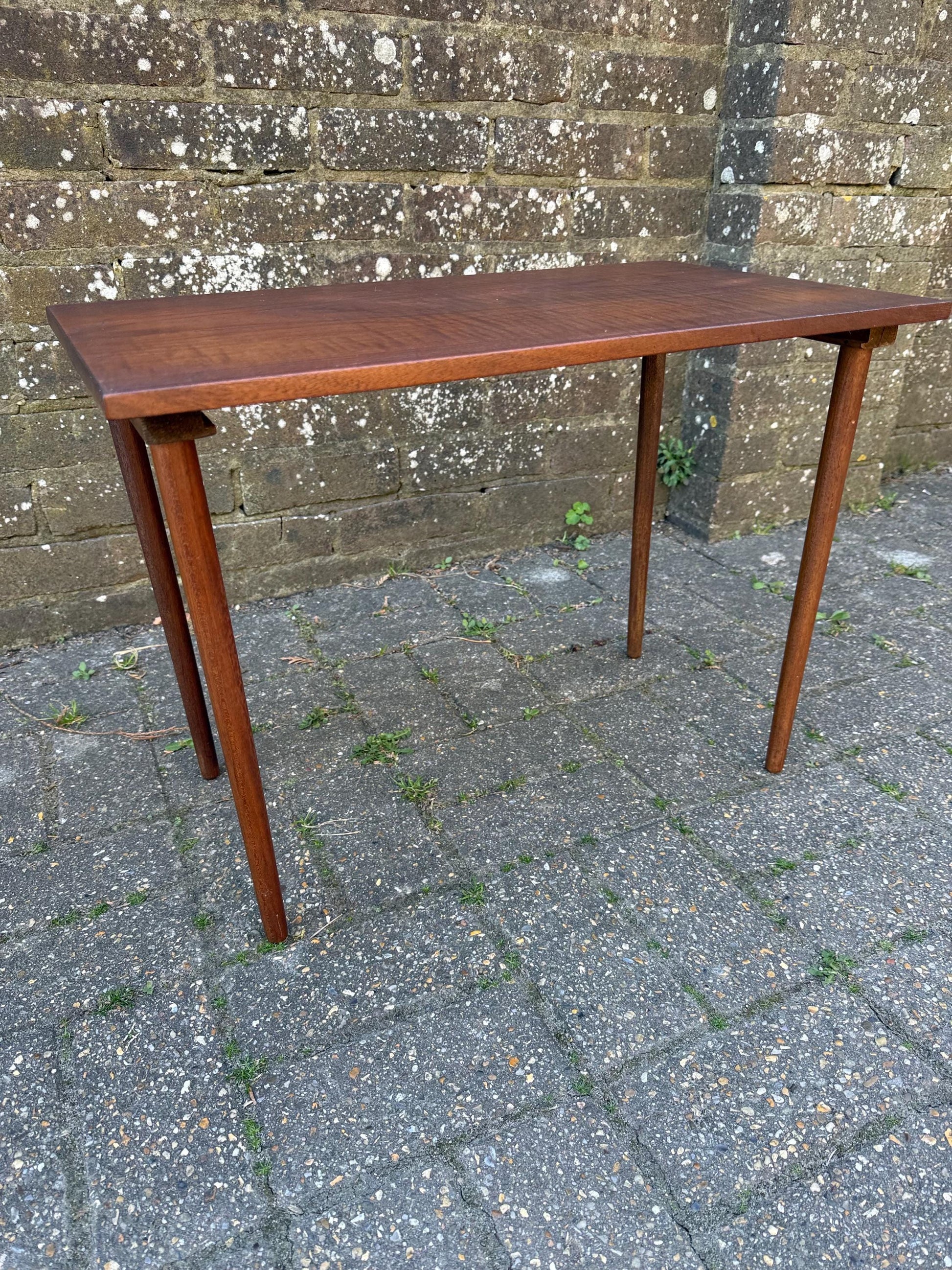 Vintage retro wooden table with tapered legs and lovely wooden surface; plant stand, lamp table, end table (59cm x 43cm x 34cm)
