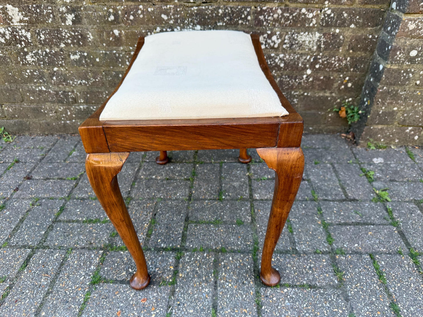 Mahogany vintage Queen Anne style cabriole leg vanity stool with upholstered seat