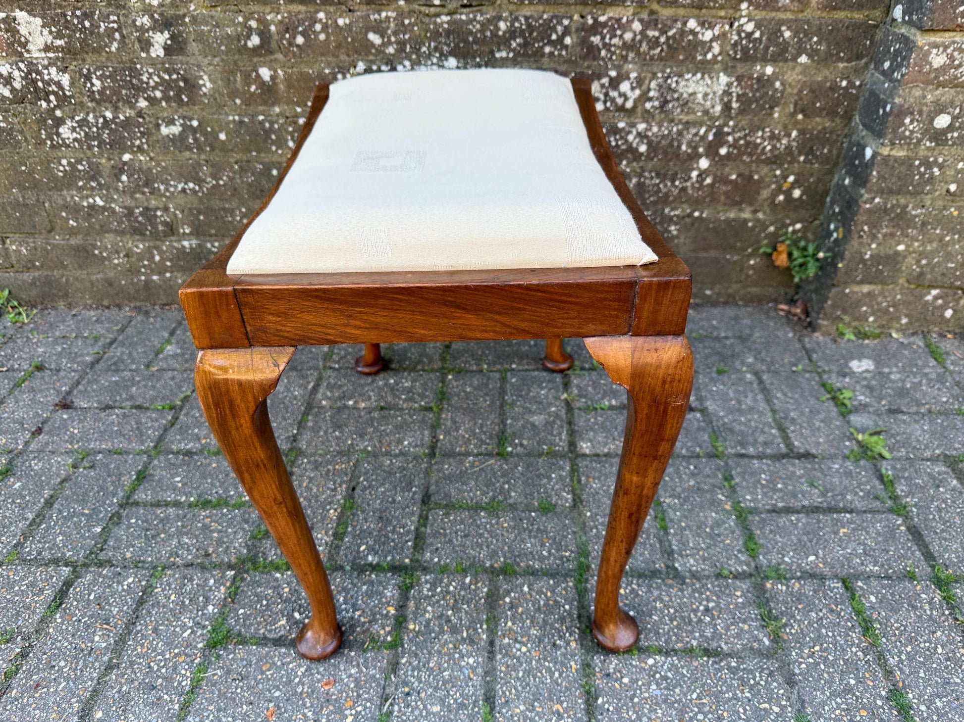 Mahogany vintage Queen Anne style cabriole leg vanity stool with upholstered seat