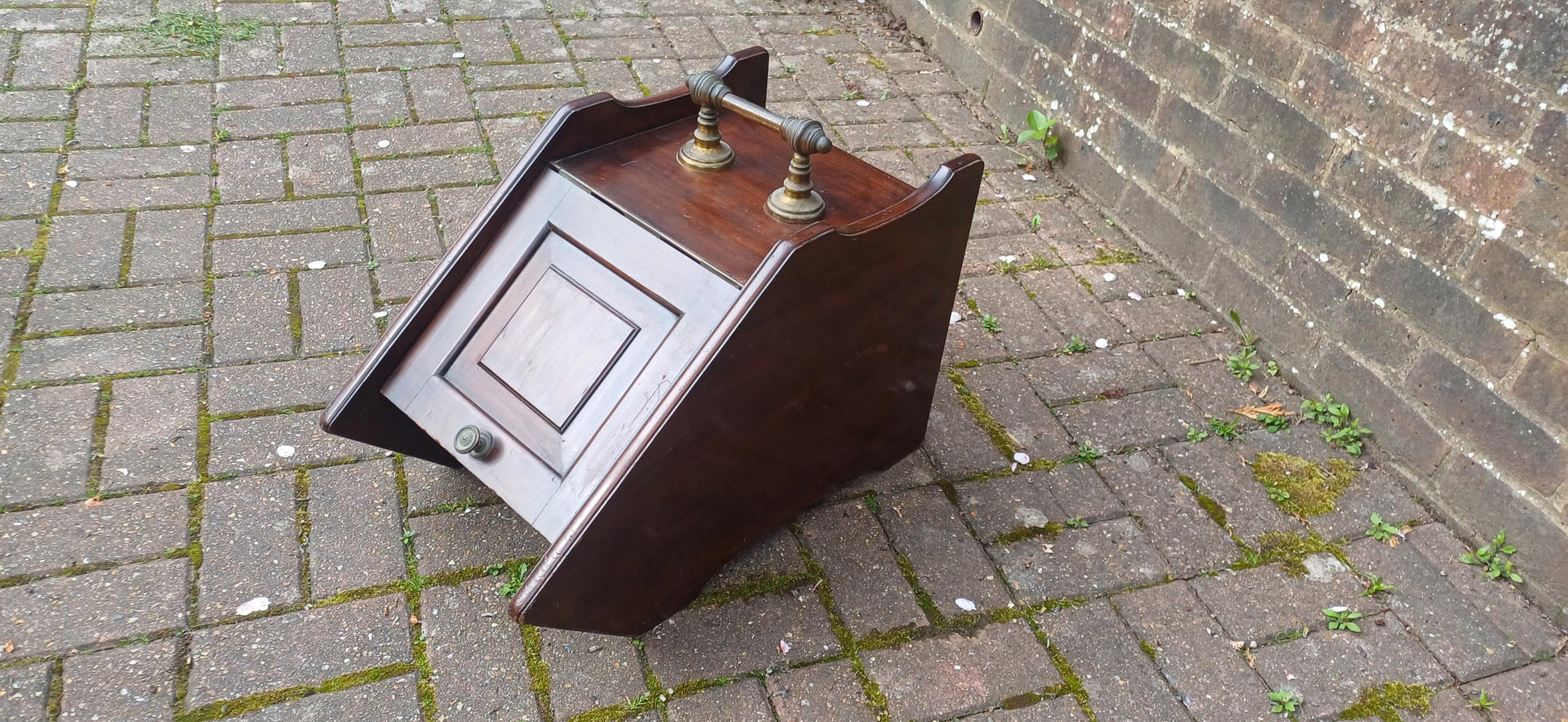 Large Antique Edwardian Mahogany Coal Scuttle With Brass Handle & Metal Liner Vintage Fireside Box Fireplace Bin Kindling Wood Fuel Storage.