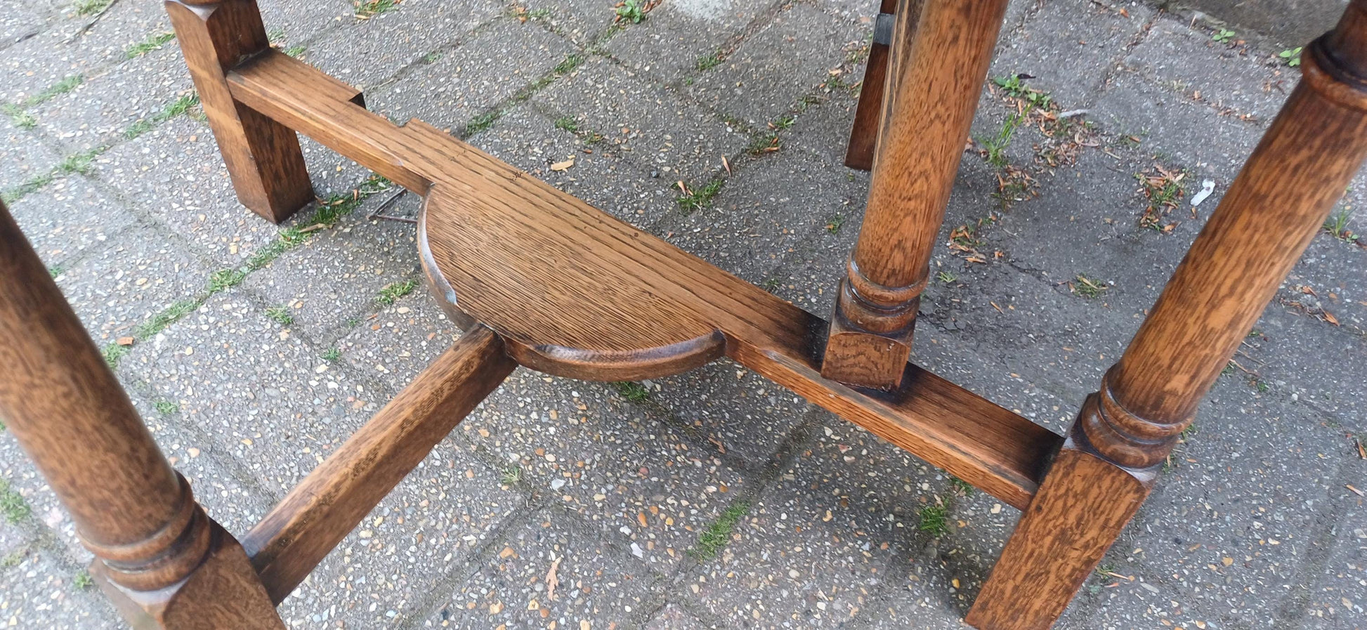 Rare Antique Oak Gate Leg Table – 1920s Drop Leaf Side Table – Jacobean Revival Coffee or Games Table Compact & Versatile FREE HAND Delivery
