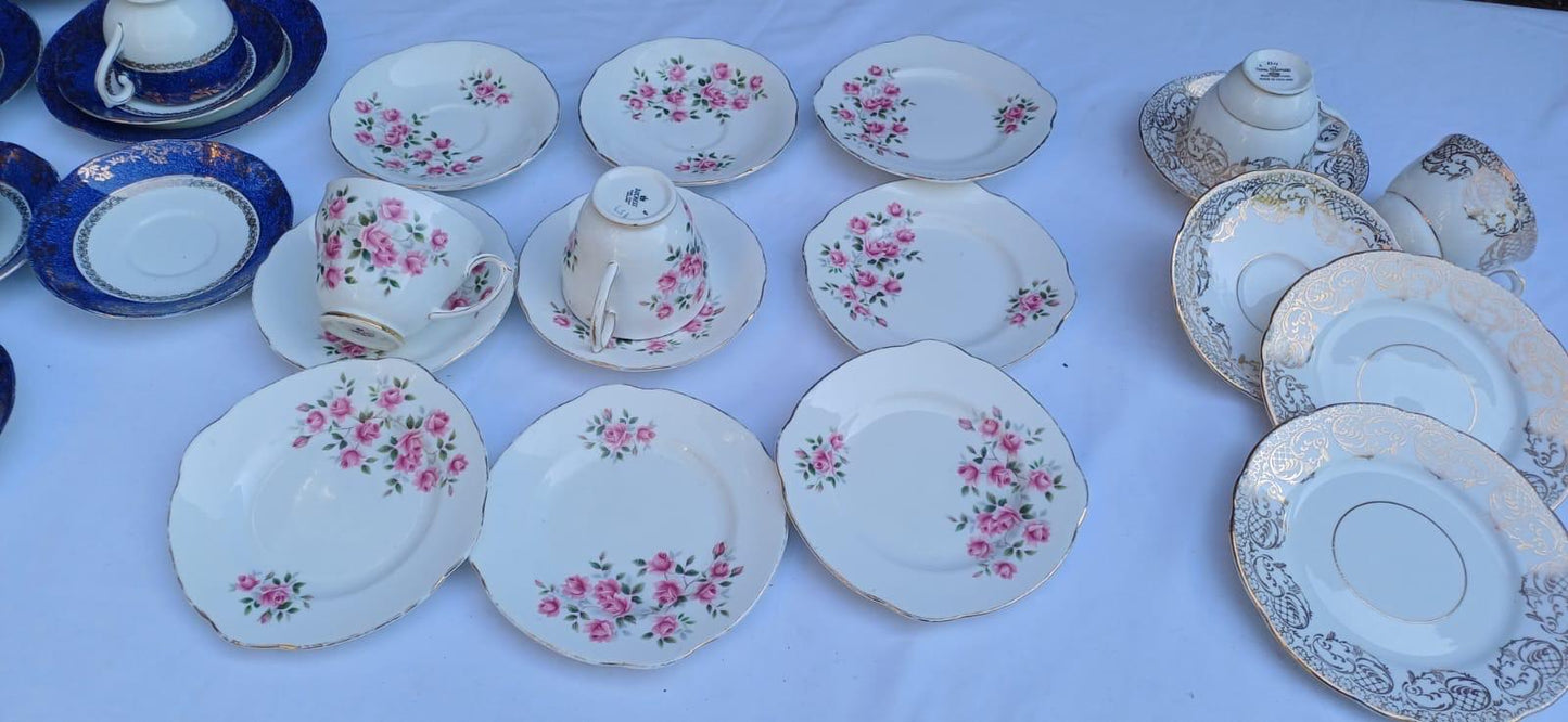 Delightful collection of vintage cups and saucers - 3 different patterns and producers - 29 pieces in total, vintage tea party collection