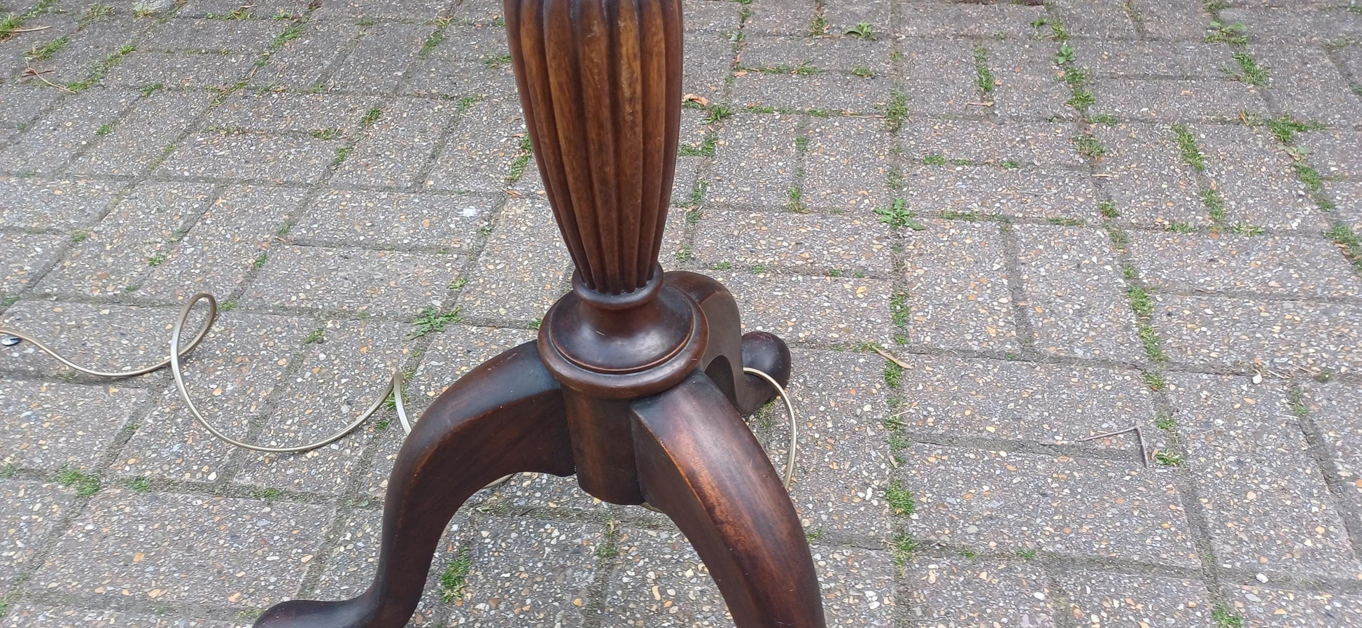 Vintage Mahogany Turned Column Floor Standard Lamp Working Order Traditional Style VGC FREE HAND Delivery Working Order and Pat Tested