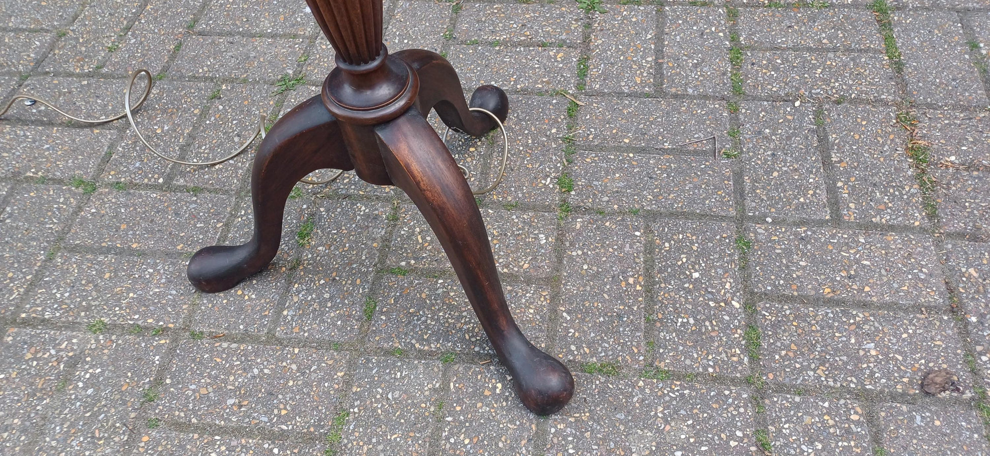 Vintage Mahogany Turned Column Floor Standard Lamp Working Order Traditional Style VGC FREE HAND Delivery Working Order and Pat Tested