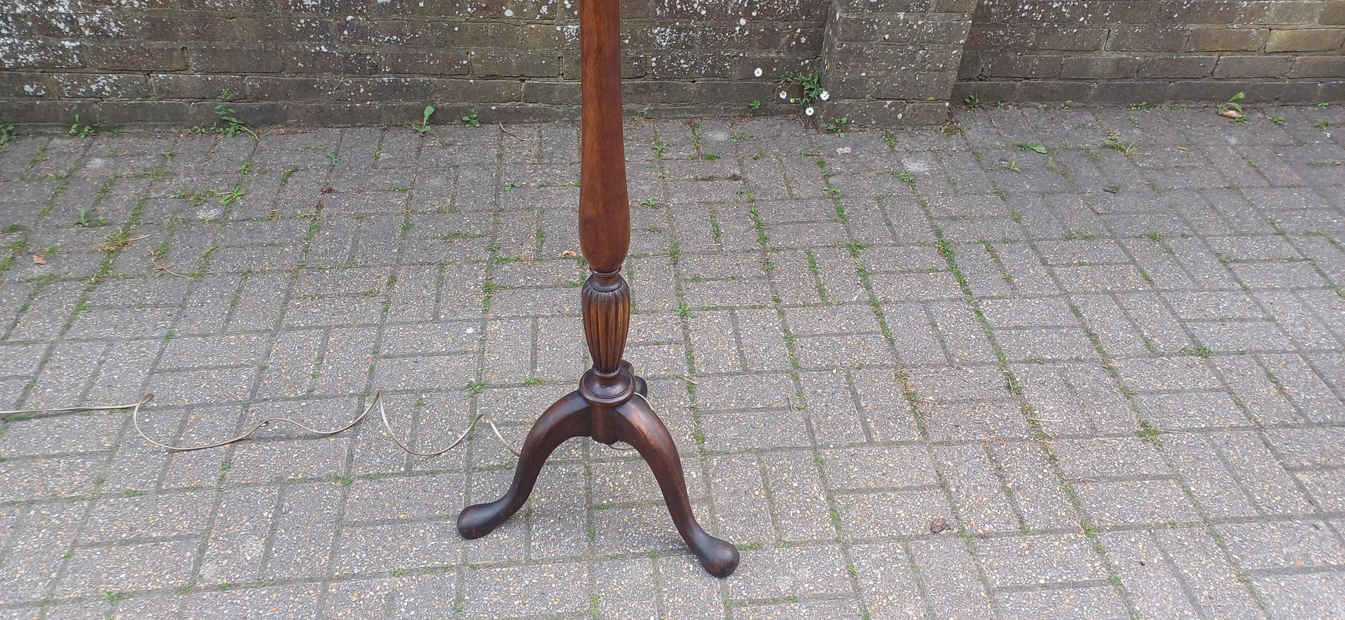 Vintage Mahogany Turned Column Floor Standard Lamp Working Order Traditional Style VGC FREE HAND Delivery Working Order and Pat Tested