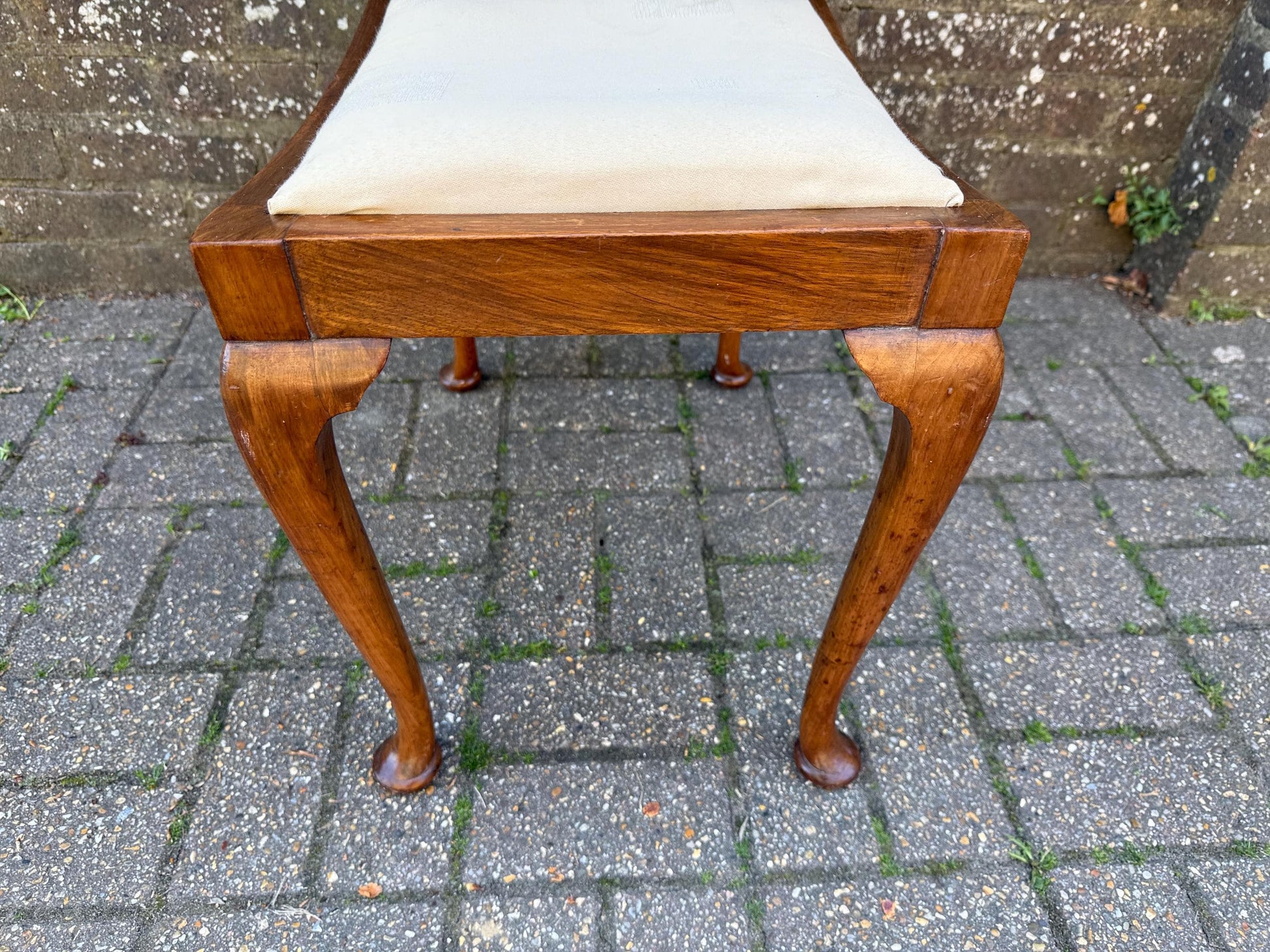 Mahogany vintage Queen Anne style cabriole leg vanity stool with upholstered seat
