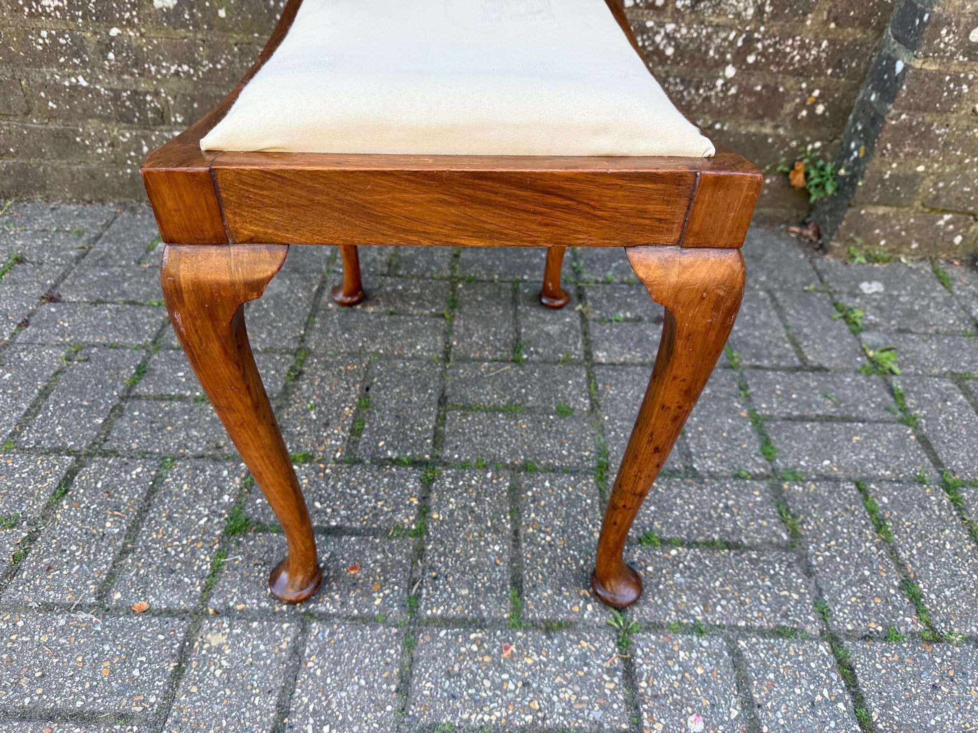 Mahogany vintage Queen Anne style cabriole leg vanity stool with upholstered seat