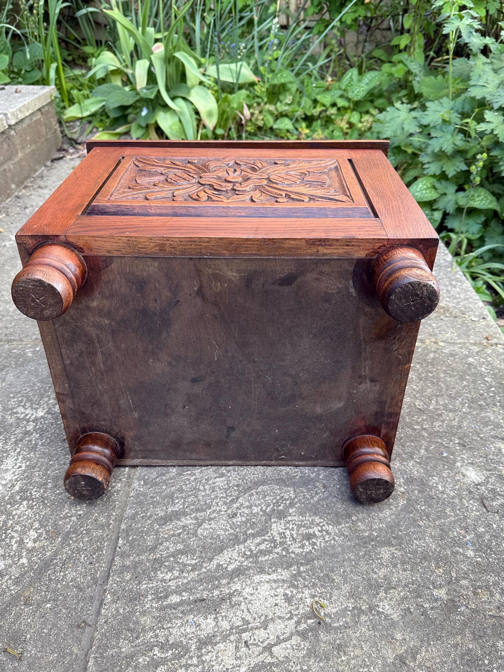 Vintage carved oak box, Scottish Thistle and English Rose Motif, handcrafted tudor revival, mid-century heritage piece, Scottish heritage