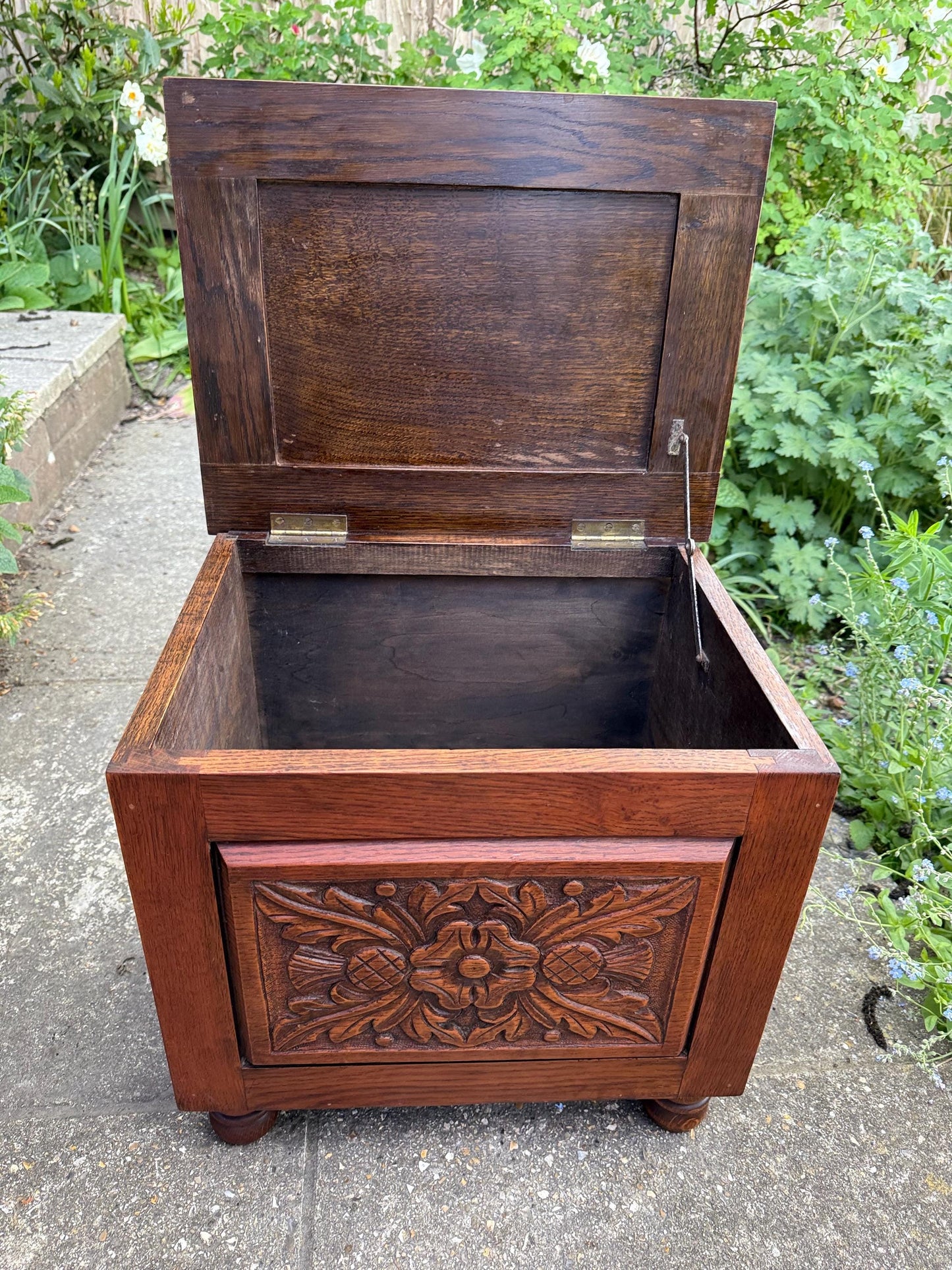 Vintage carved oak box, Scottish Thistle and English Rose Motif, handcrafted tudor revival, mid-century heritage piece, Scottish heritage