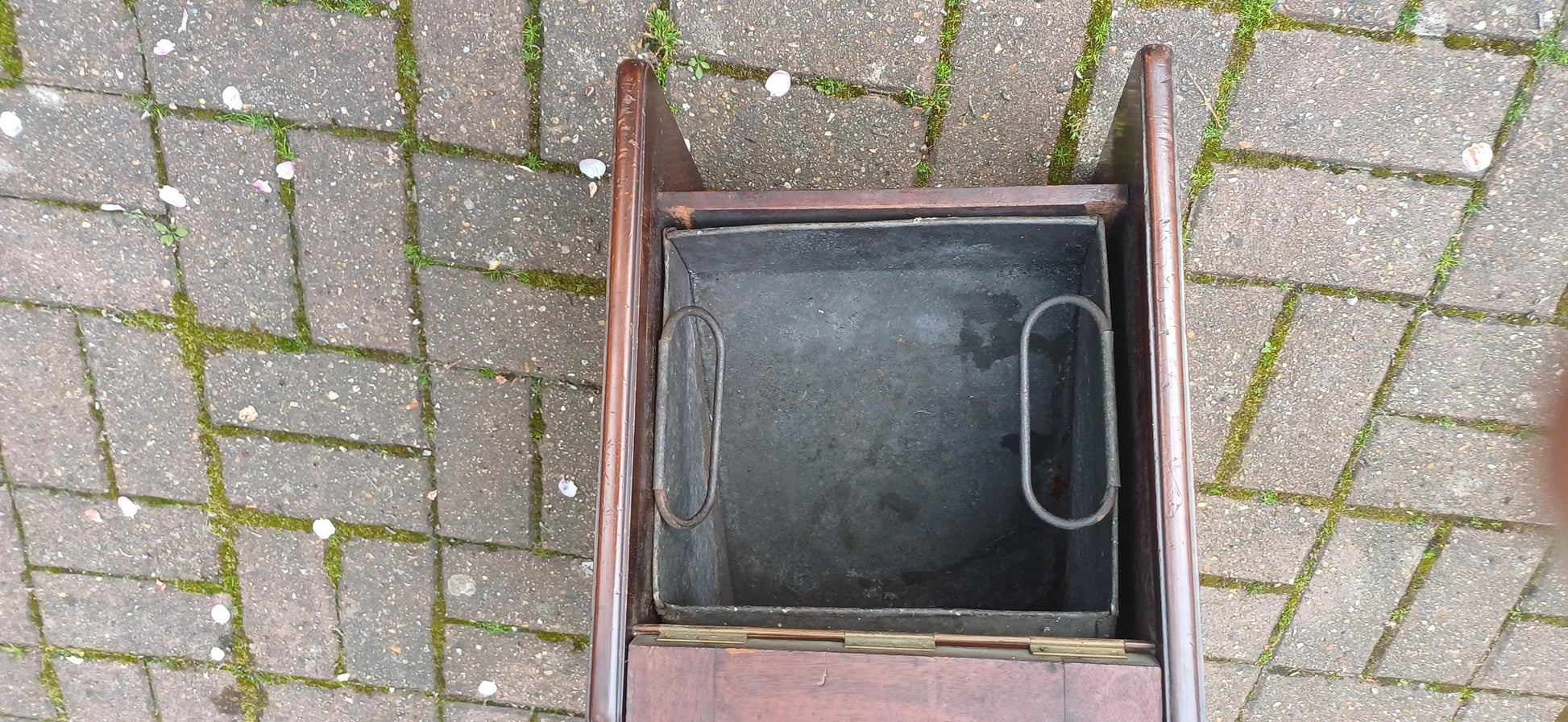 Large Antique Edwardian Mahogany Coal Scuttle With Brass Handle & Metal Liner Vintage Fireside Box Fireplace Bin Kindling Wood Fuel Storage.