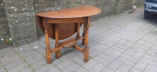 Rare Antique Oak Gate Leg Table – 1920s Drop Leaf Side Table – Jacobean Revival Coffee or Games Table Compact & Versatile FREE HAND Delivery
