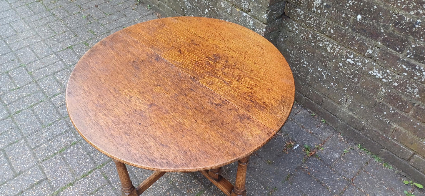 Rare Antique Oak Gate Leg Table – 1920s Drop Leaf Side Table – Jacobean Revival Coffee or Games Table Compact & Versatile FREE HAND Delivery