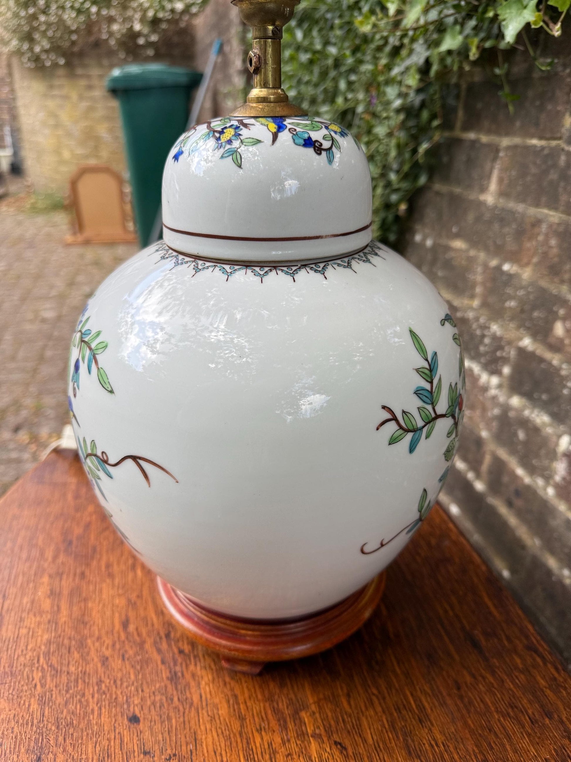 Vintage Oriental Style Porcelain 1970s Lamp, Floral Chinoiserie Table Lamp with Wooden Base, Hand-Painted, Working