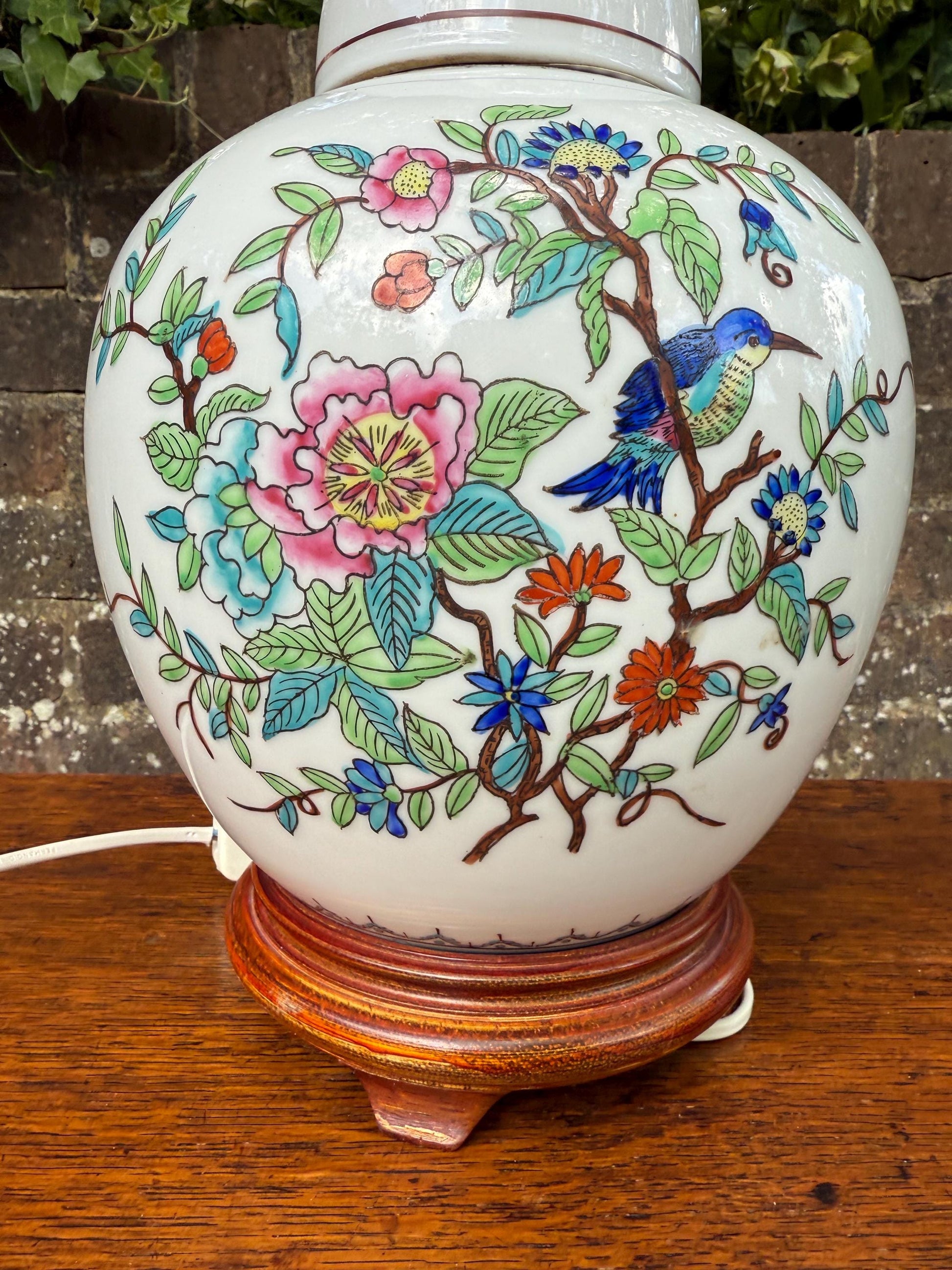 Vintage Oriental Style Porcelain 1970s Lamp, Floral Chinoiserie Table Lamp with Wooden Base, Hand-Painted, Working
