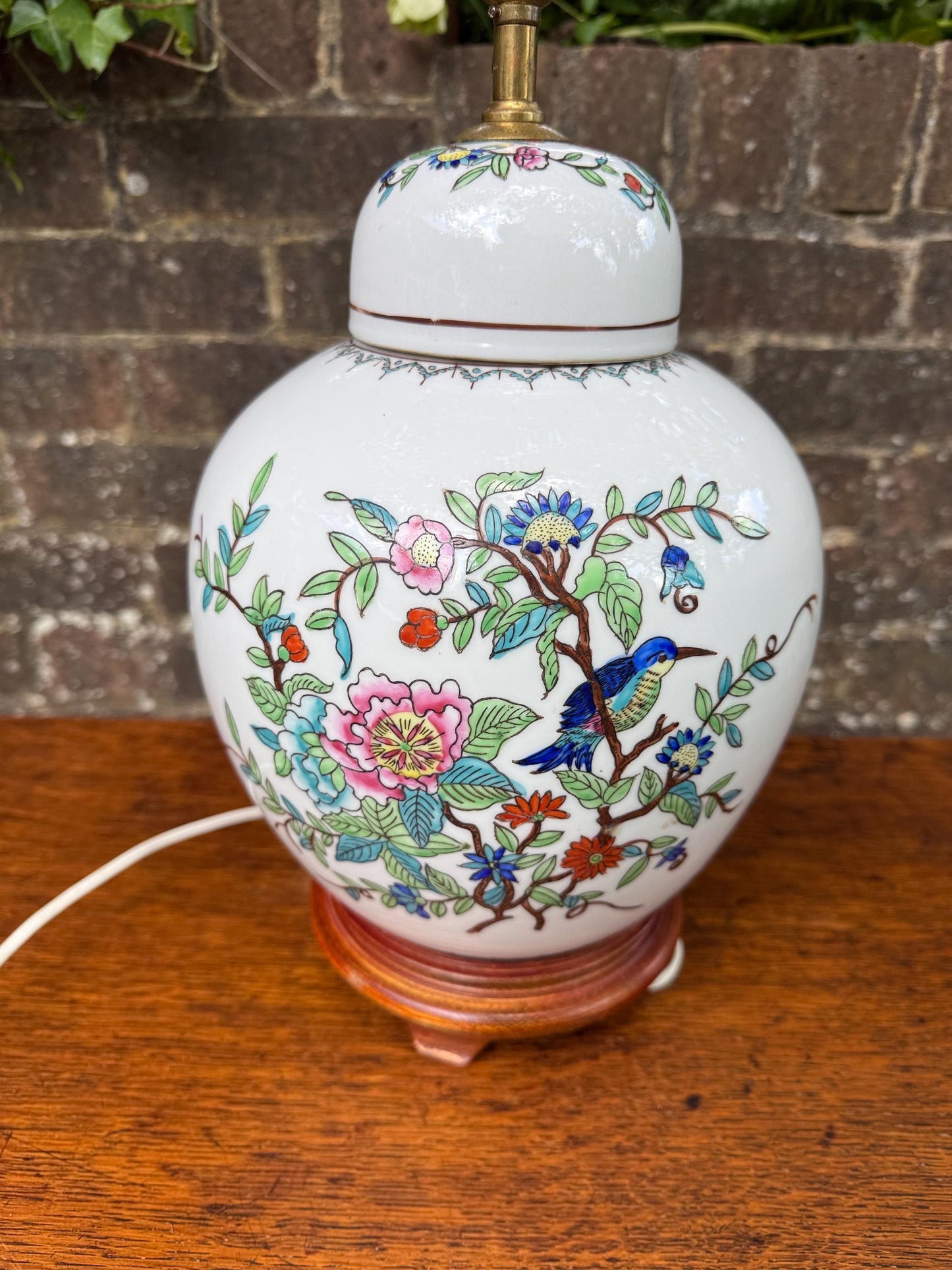 Vintage Oriental Style Porcelain 1970s Lamp, Floral Chinoiserie Table Lamp with Wooden Base, Hand-Painted, Working