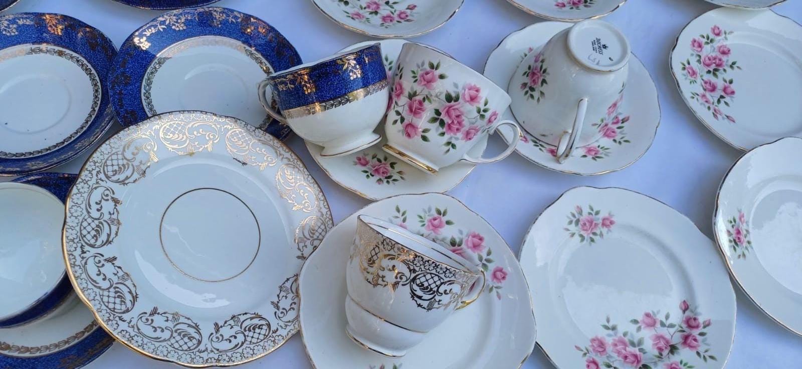 Delightful collection of vintage cups and saucers - 3 different patterns and producers - 29 pieces in total, vintage tea party collection