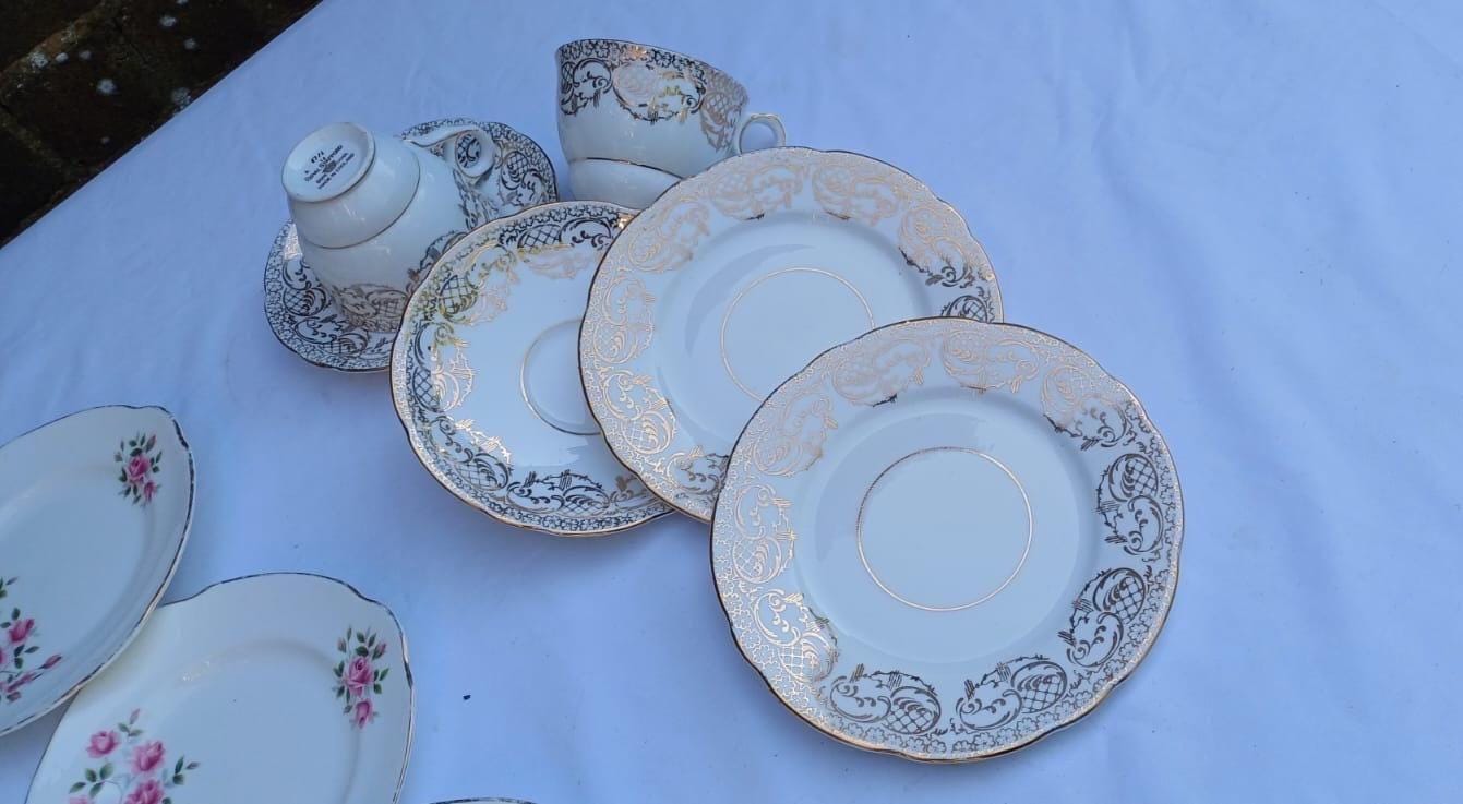 Delightful collection of vintage cups and saucers - 3 different patterns and producers - 29 pieces in total, vintage tea party collection