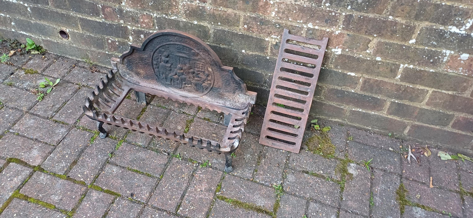 Antique Cast Iron Fire Grate with Decorative Relief Panel – Ornate 19th Century Style Fireplace Basket with Claw Feet