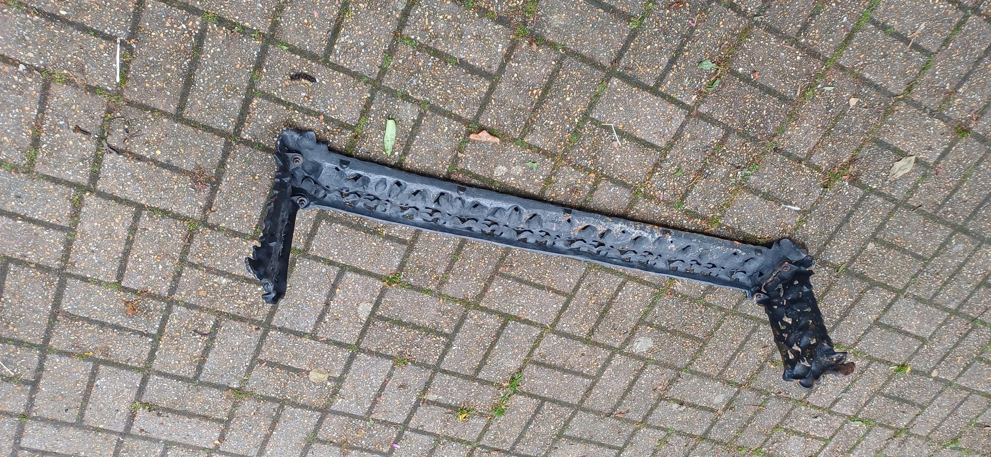 Antique Cast Iron Fire Fender with Fruit and Foliage Motif – Ornate Victorian Fireplace Guard Vintage Hearth Surround FREE HAND Delivery