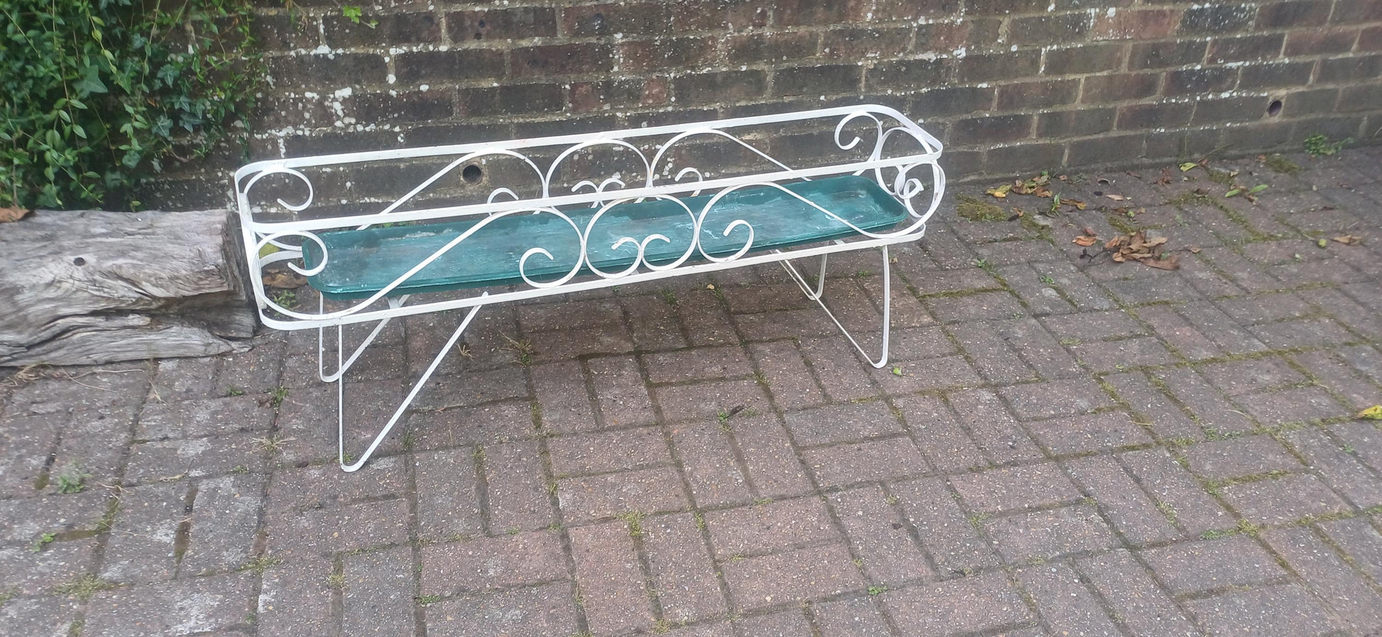 Vintage Retro 50s 60s White Wrought Iron Plant Stand with Green Tray – Shabby Chic Garden Display Rack – French Scroll Patio Planter Holder