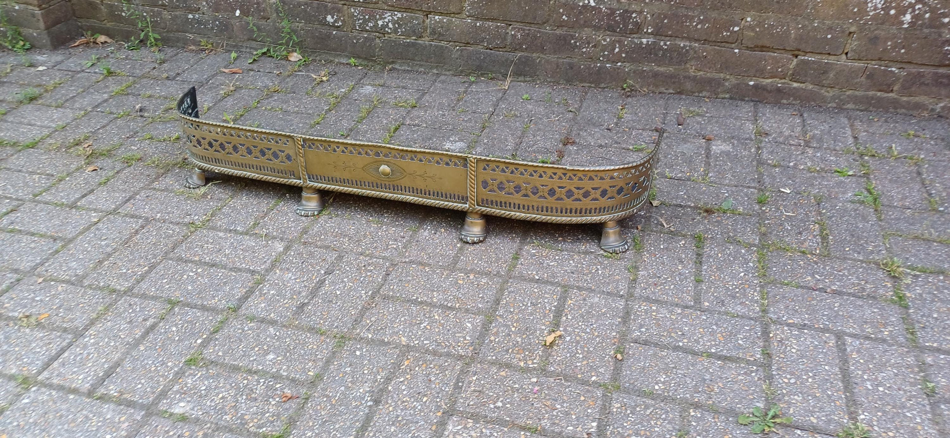 Antique Brass Fireplace Fender With Claw Feet – Georgian Style Pierced Gallery Fire Guard – Large Hearth Surround 19th Century