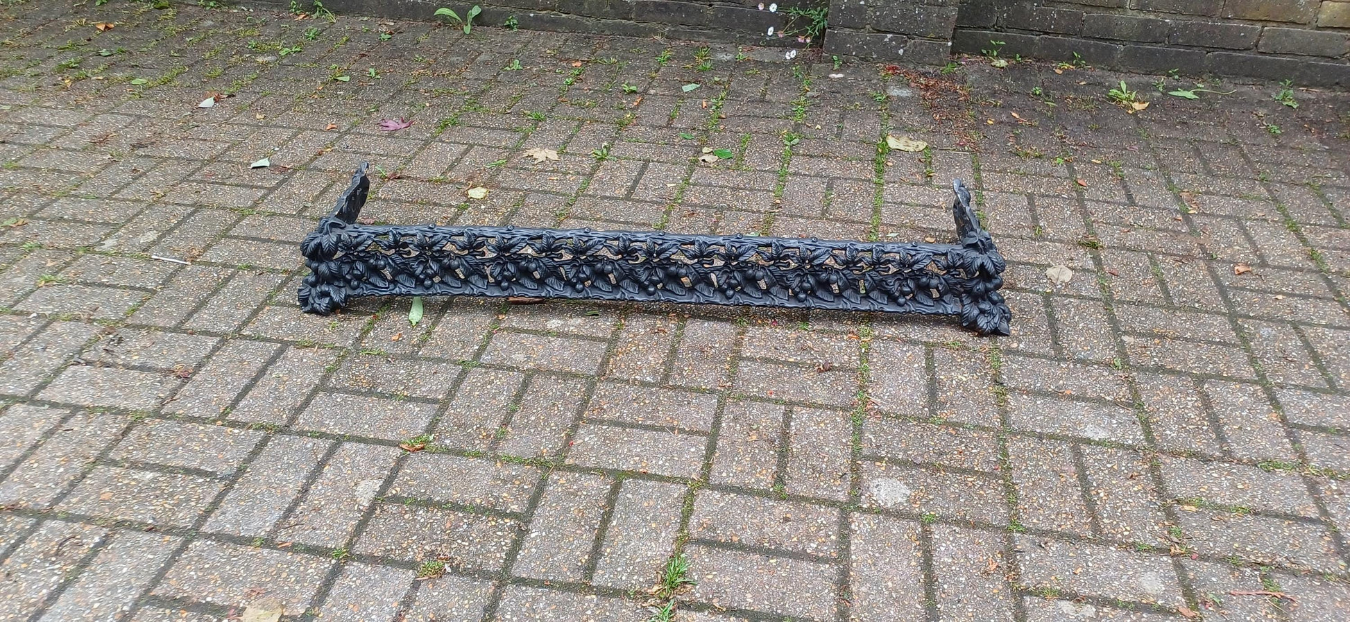 Antique Cast Iron Fire Fender with Fruit and Foliage Motif – Ornate Victorian Fireplace Guard Vintage Hearth Surround FREE HAND Delivery