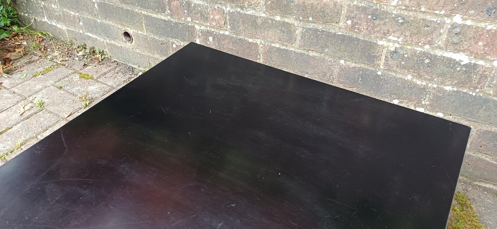 Vintage Mid Century Modern Coffee Table – Black Top & Solid Wood Base – Scandinavian Style Retro 60s 70s Living Room Furniture