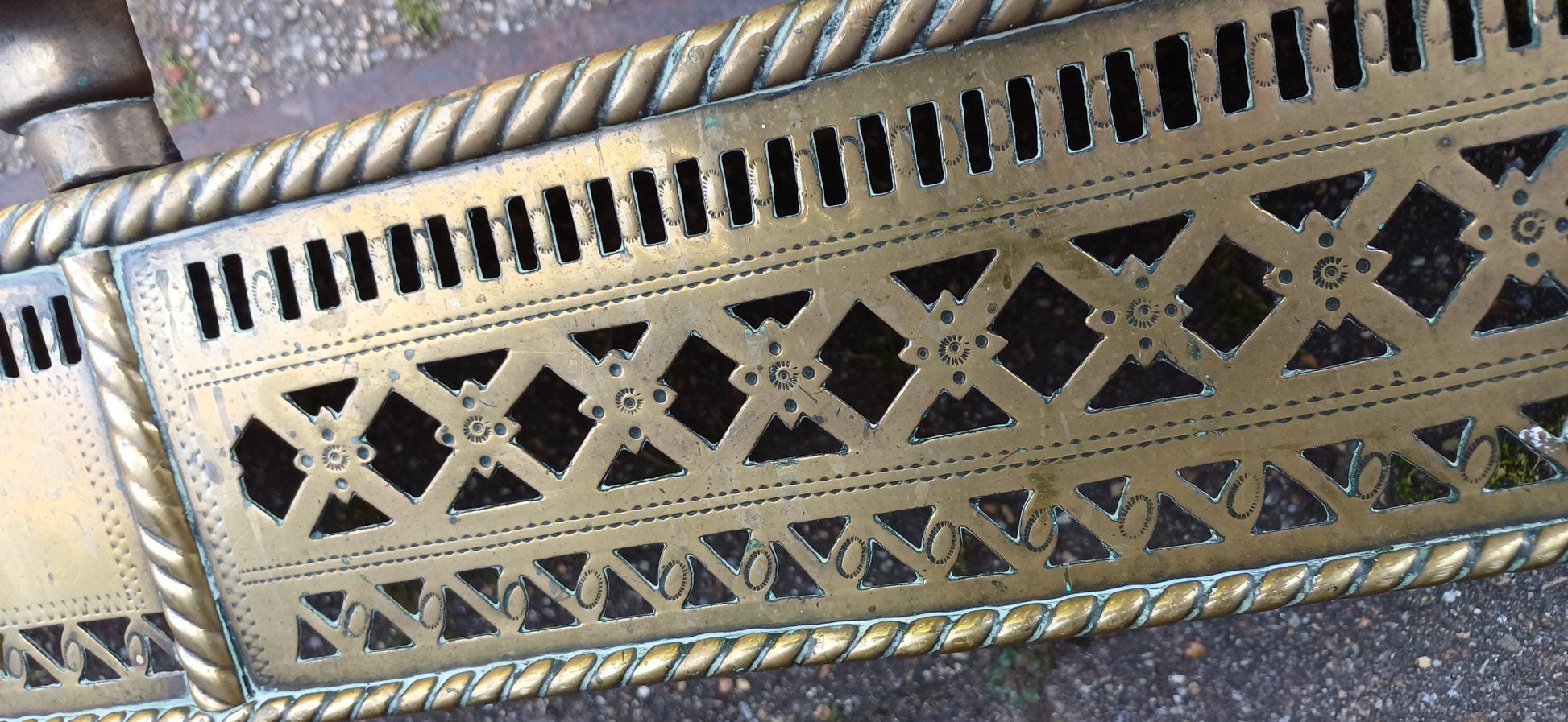 Antique Brass Fireplace Fender With Claw Feet – Georgian Style Pierced Gallery Fire Guard – Large Hearth Surround 19th Century