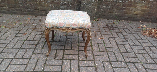 Vintage French Louis XV Style Dressing Stool – Gilt Carved Frame with Cabriole Legs and Tapestry Upholstery, Shabby Chic Vanity Seat c.1940s