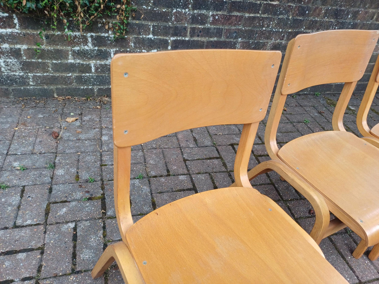 Vintage 1980s Bentwood Plywood Stacking Chairs – Set of 5 Blonde Beech Kitchen or Café Chairs, Retro Modernist Design FREE HAND Delivery
