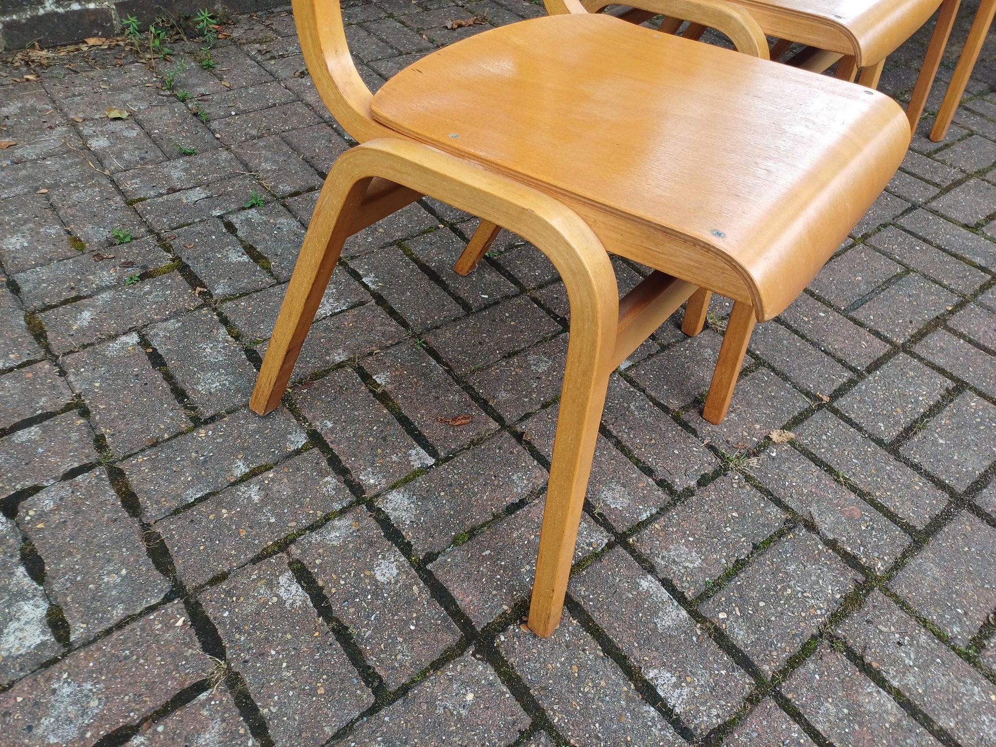 Vintage 1980s Bentwood Plywood Stacking Chairs – Set of 5 Blonde Beech Kitchen or Café Chairs, Retro Modernist Design FREE HAND Delivery