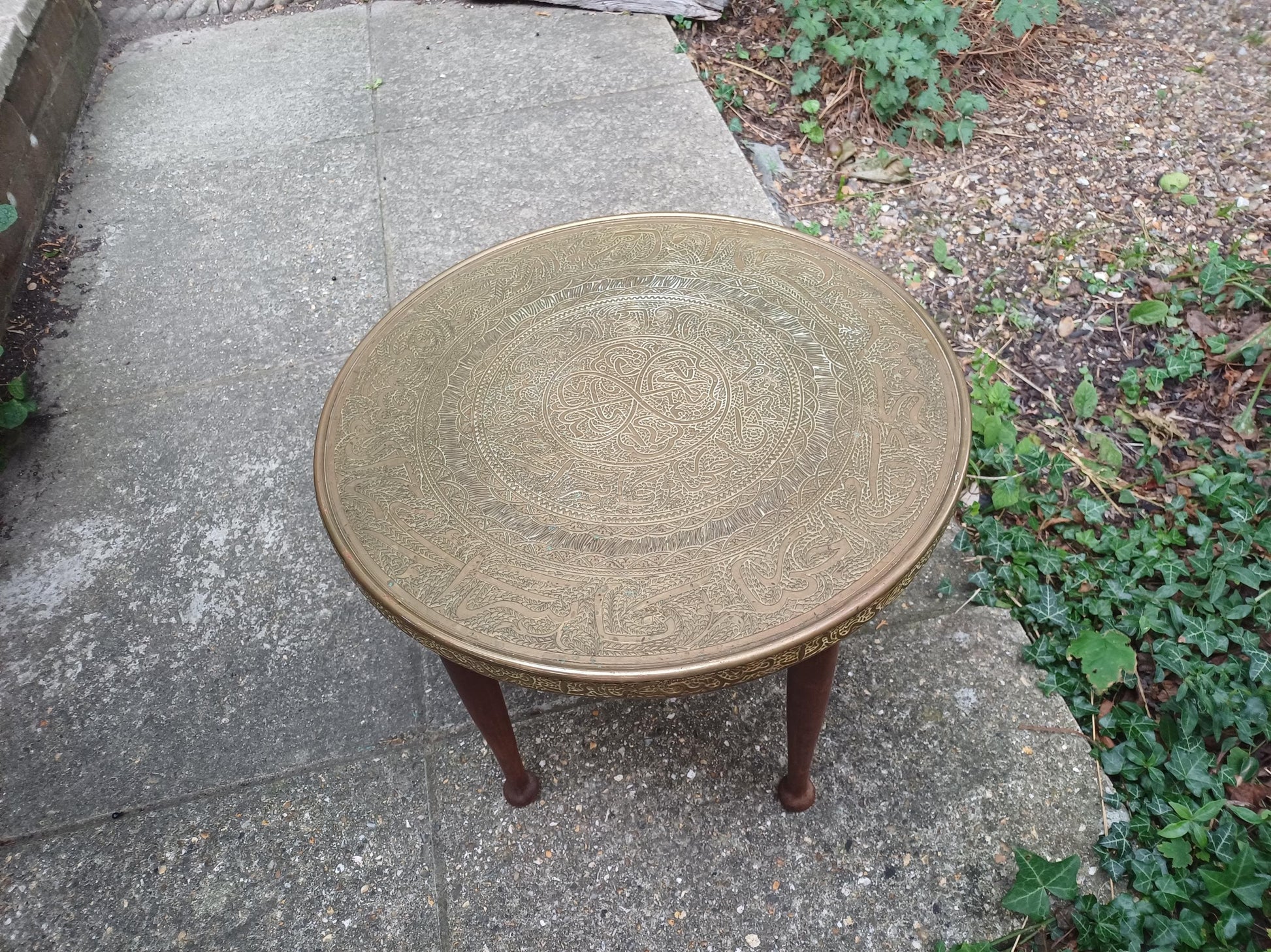 Vintage Middle Eastern Brass Tray Table – Hand-Engraved Islamic Calligraphy Moorish Moroccan Style