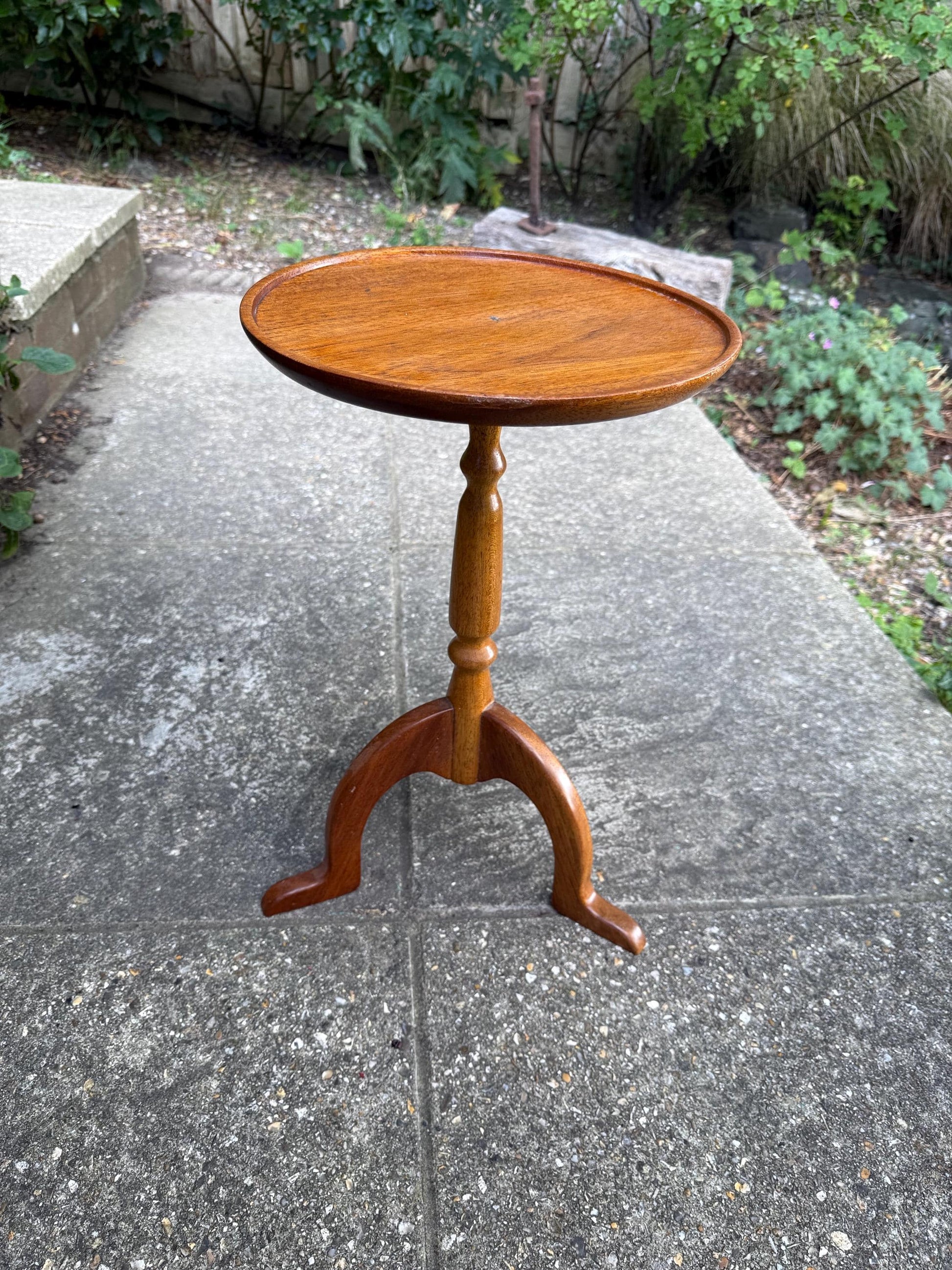 Charming Vintage Round Tripod Side Table – Solid Wood Occasional Table, Antique Style Plant Stand or Lamp Table, Wine Table