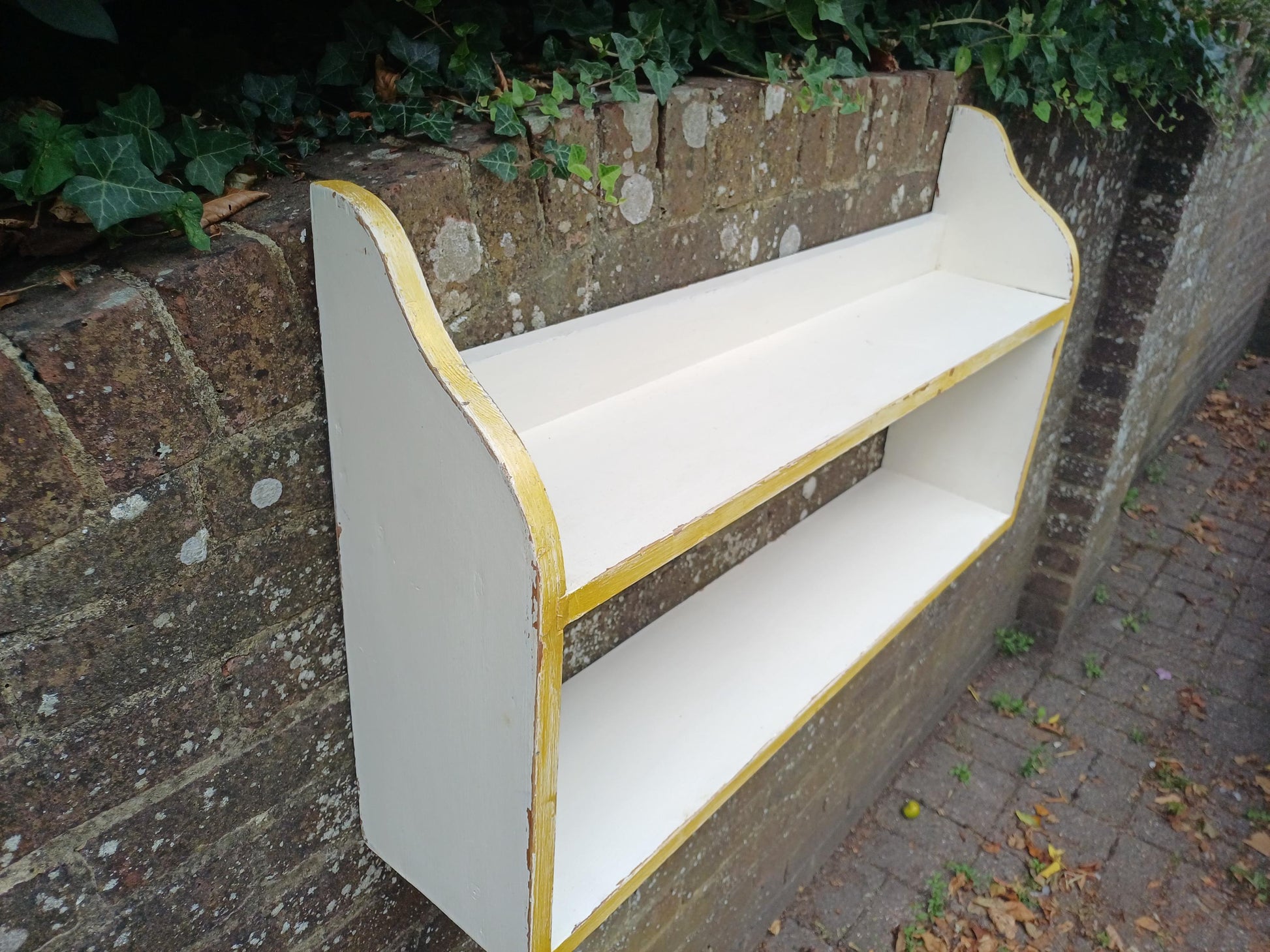 Hand Painted Wooden Vintage Wall Shelf Farrow & Ball Wimborne White with Gold Trim Shabby Chic Bookshelf Wall Mounted Open Storage Display