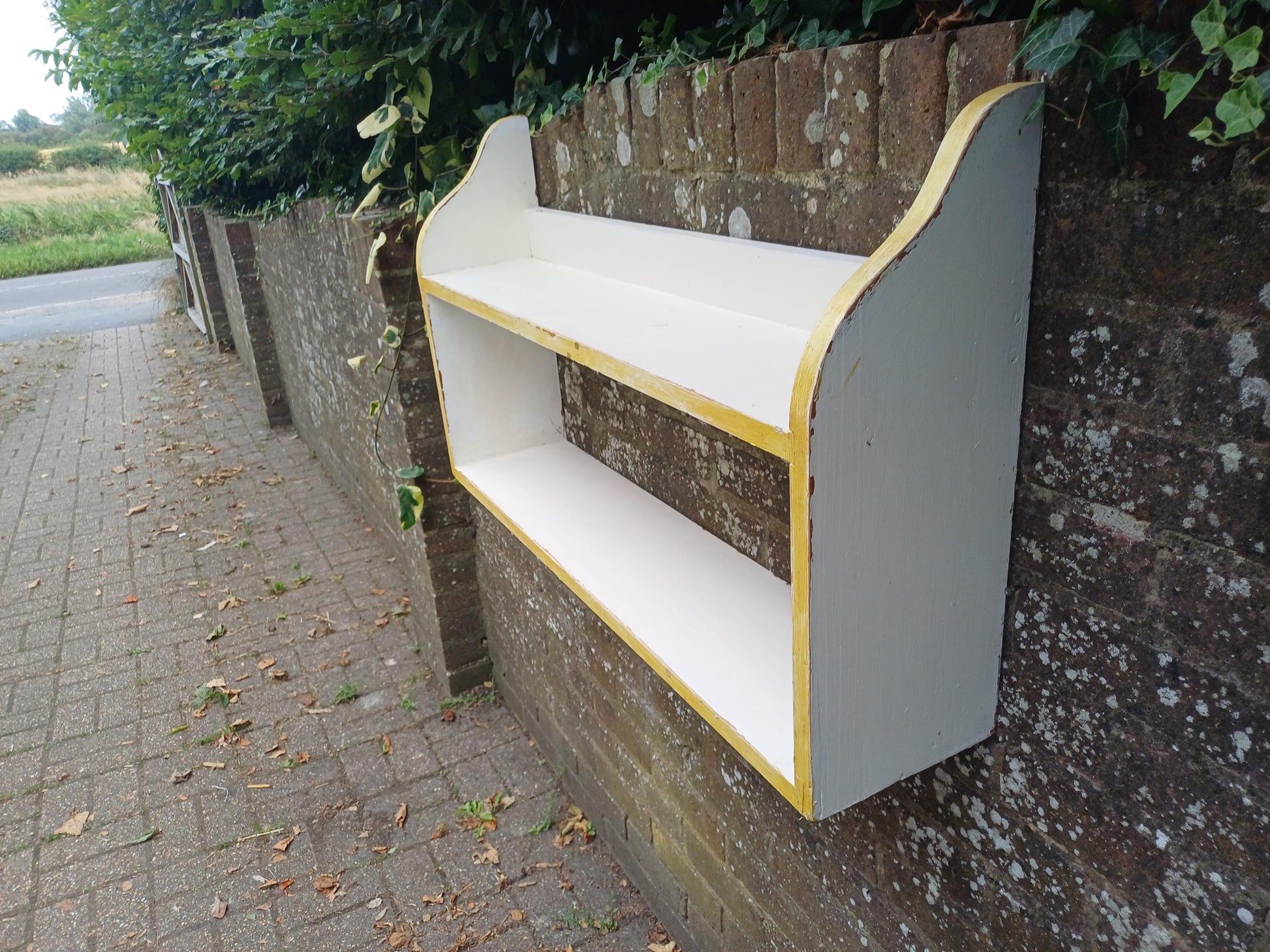 Hand Painted Wooden Vintage Wall Shelf Farrow & Ball Wimborne White with Gold Trim Shabby Chic Bookshelf Wall Mounted Open Storage Display